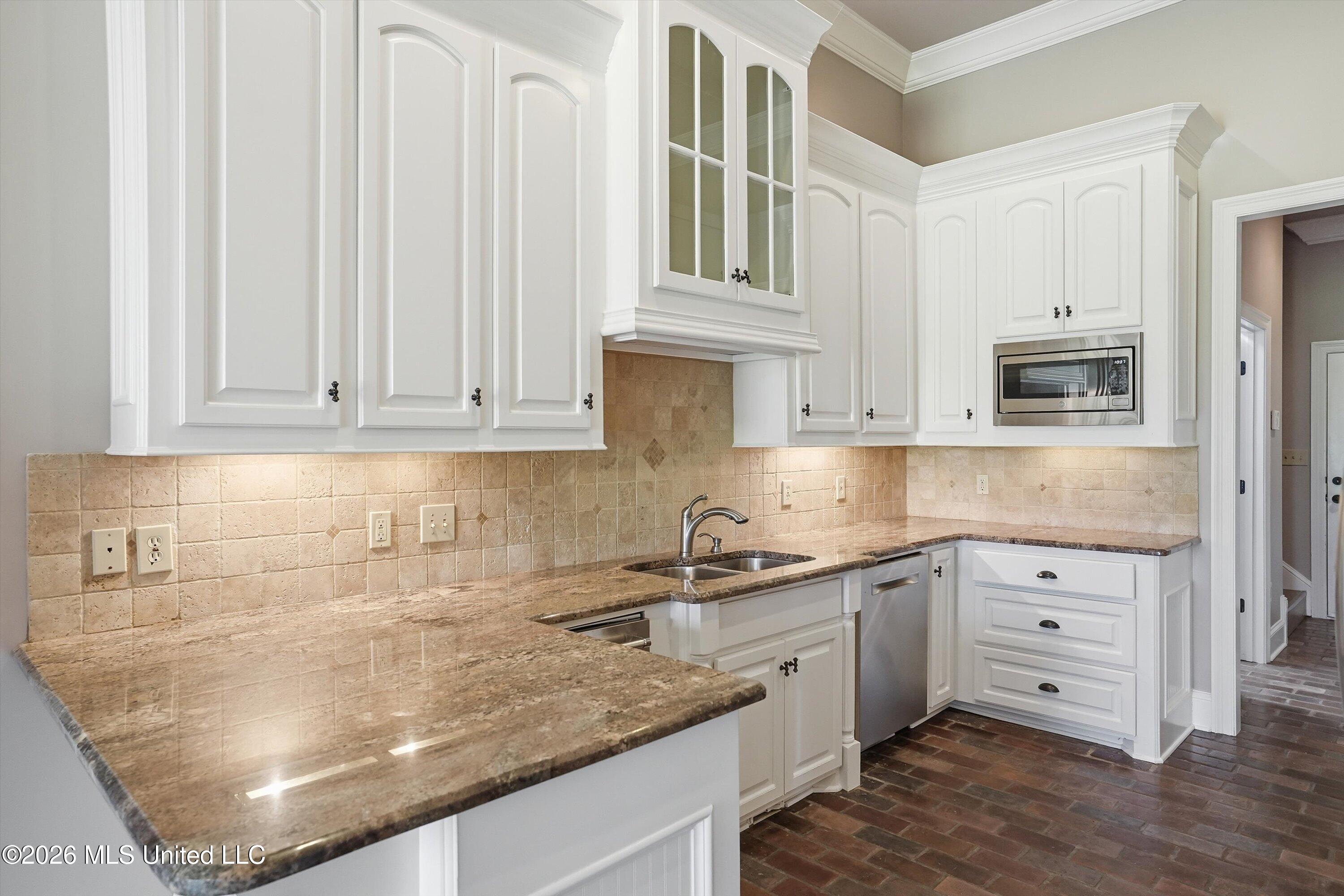 317 Gladeview Place Property Photo 12