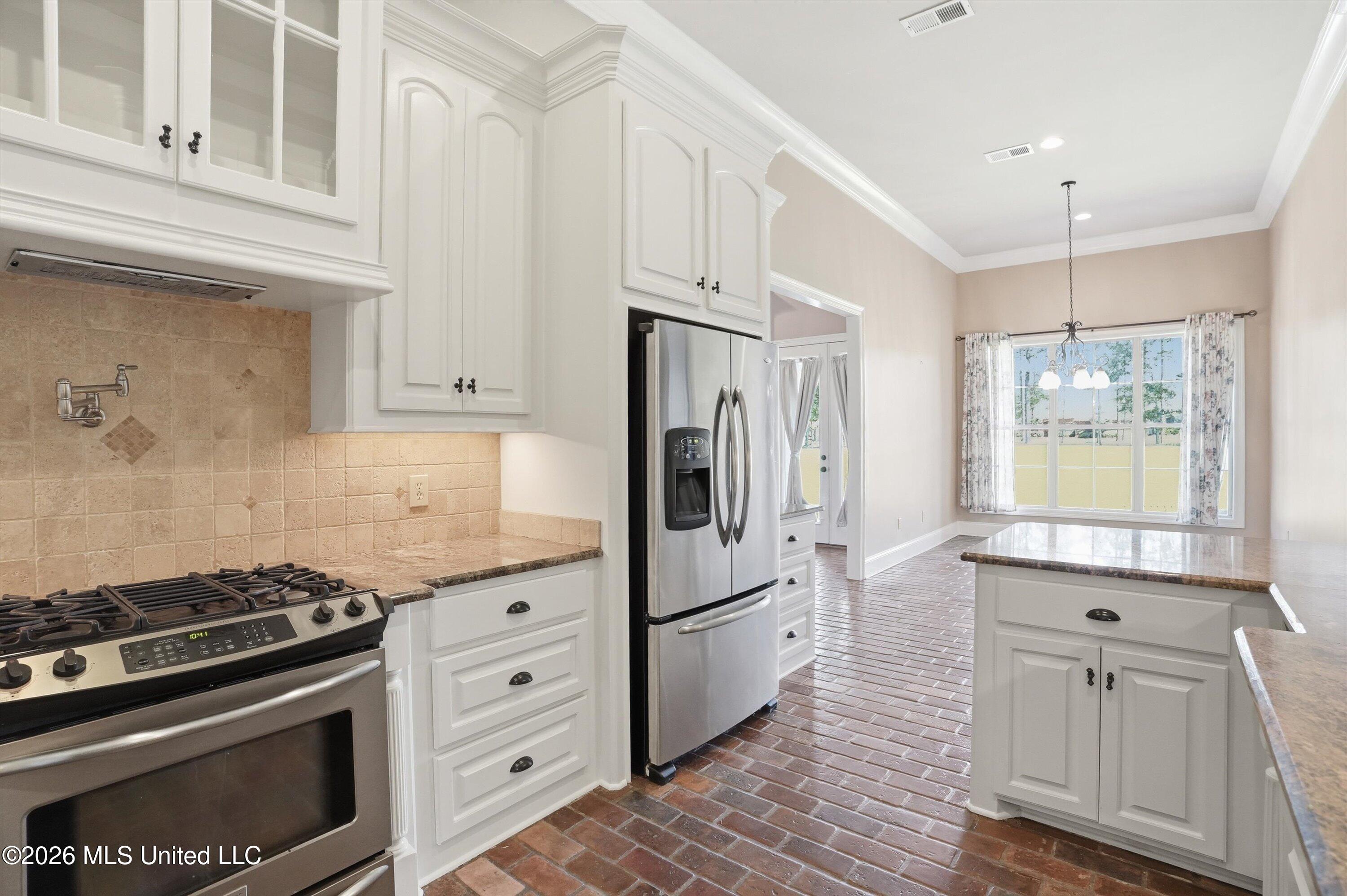 317 Gladeview Place Property Photo 15