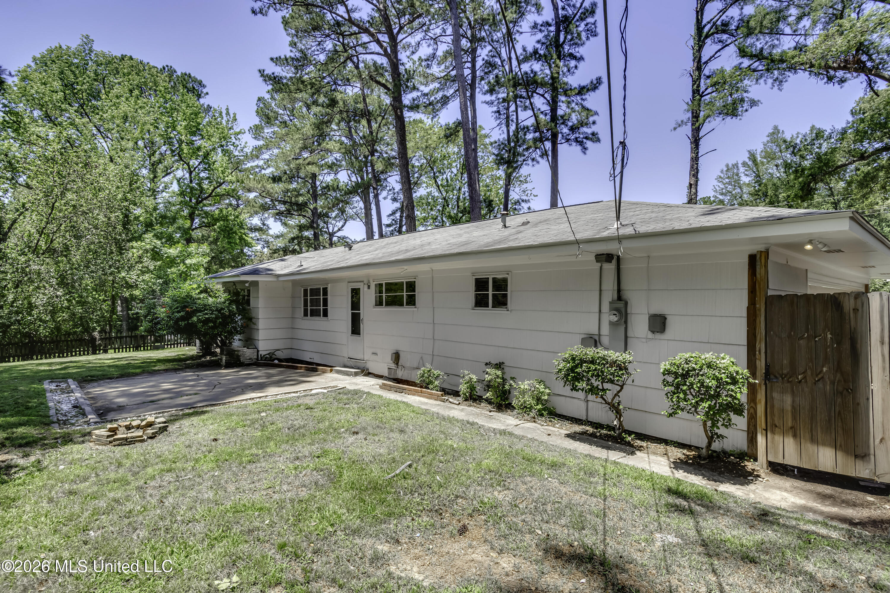 2051 Meadowbrook Road Property Photo 5