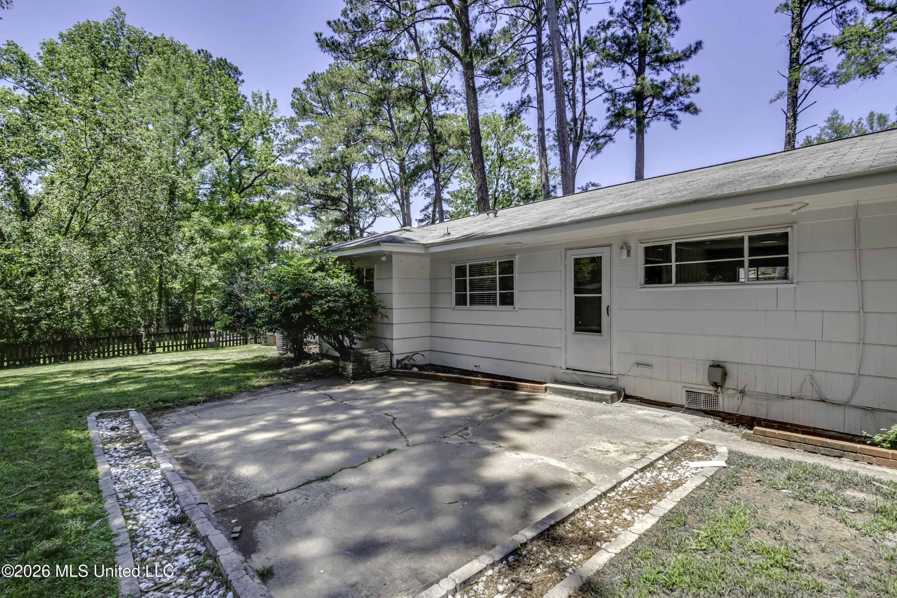 2051 Meadowbrook Road Property Photo 6