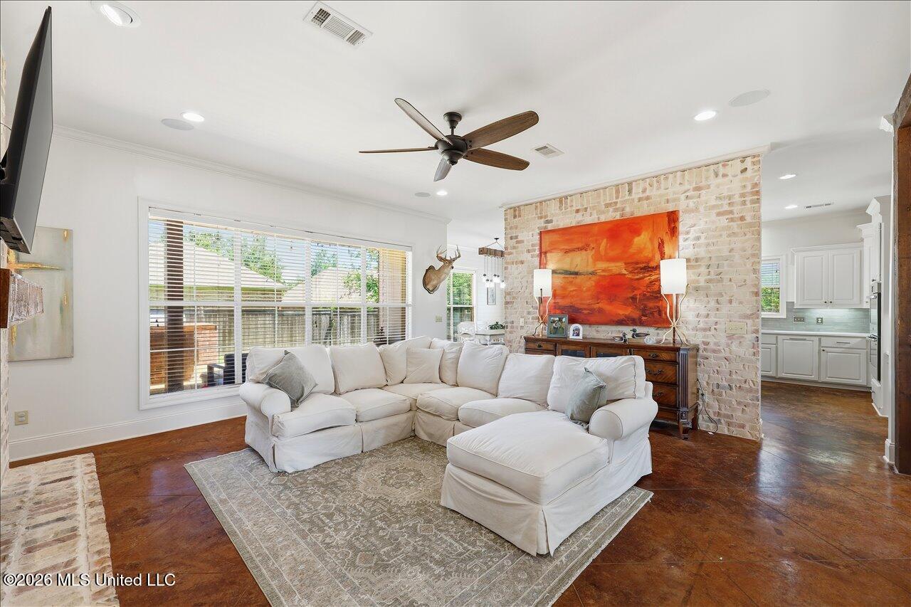 110 Covey Run Property Photo 6
