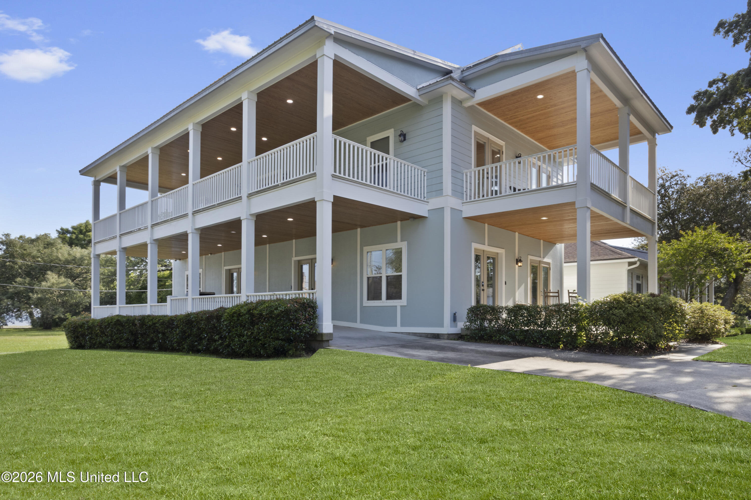 631 2nd Street Property Photo 4