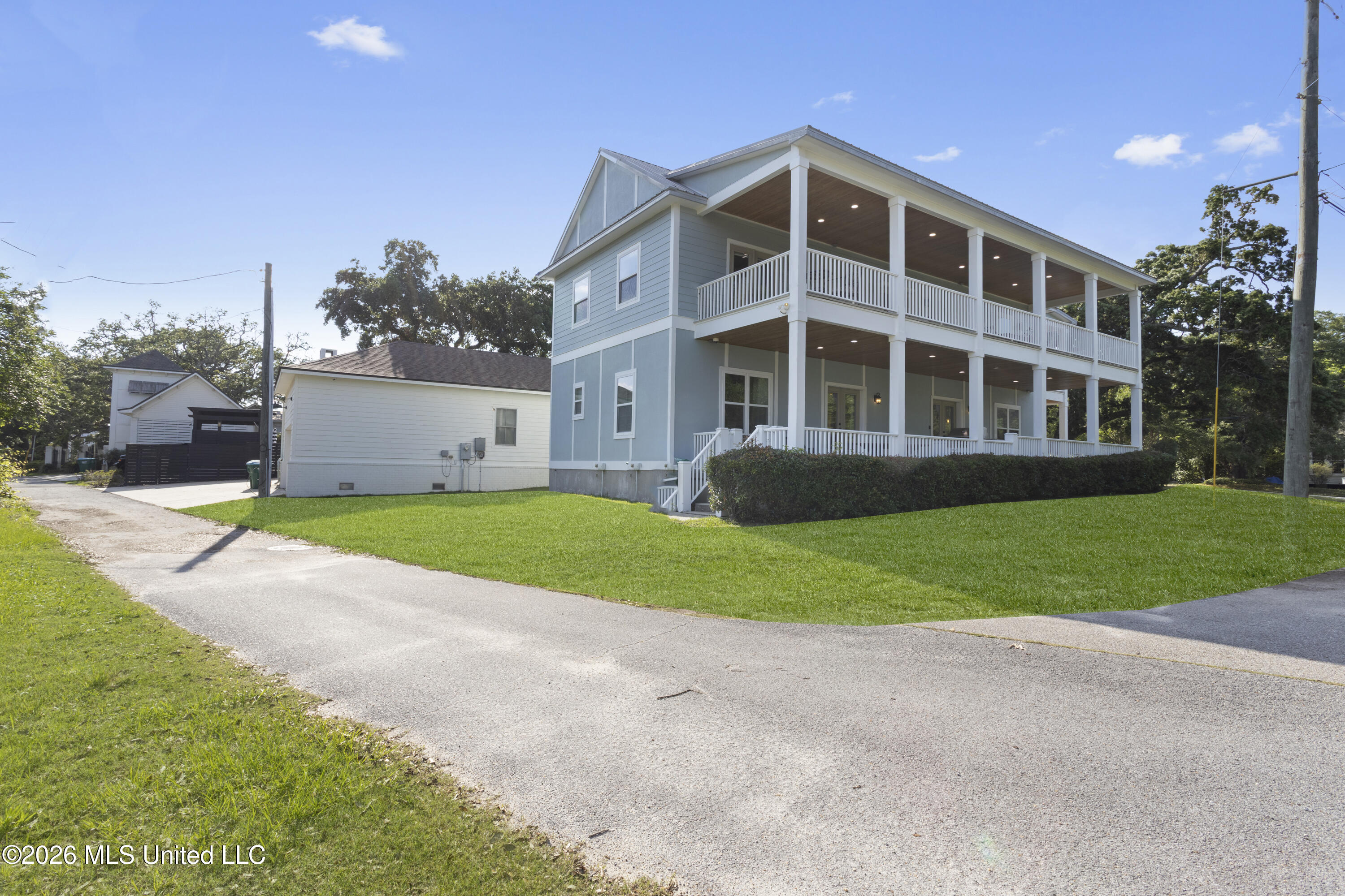 631 2nd Street Property Photo 5