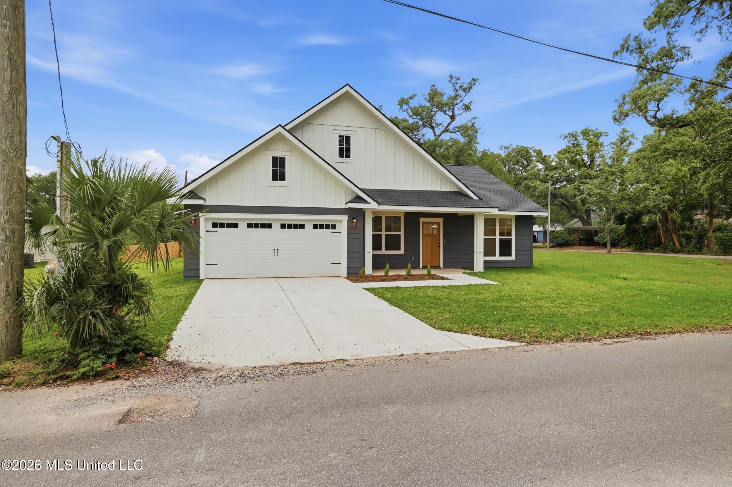 133 Iberville Drive Property Photo 3