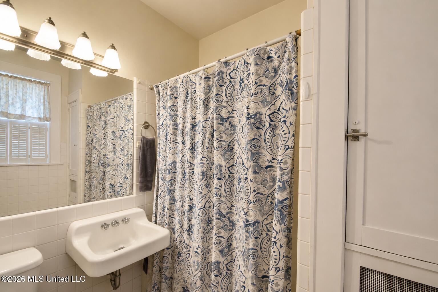 204 Grand Boulevard Property Photo 9