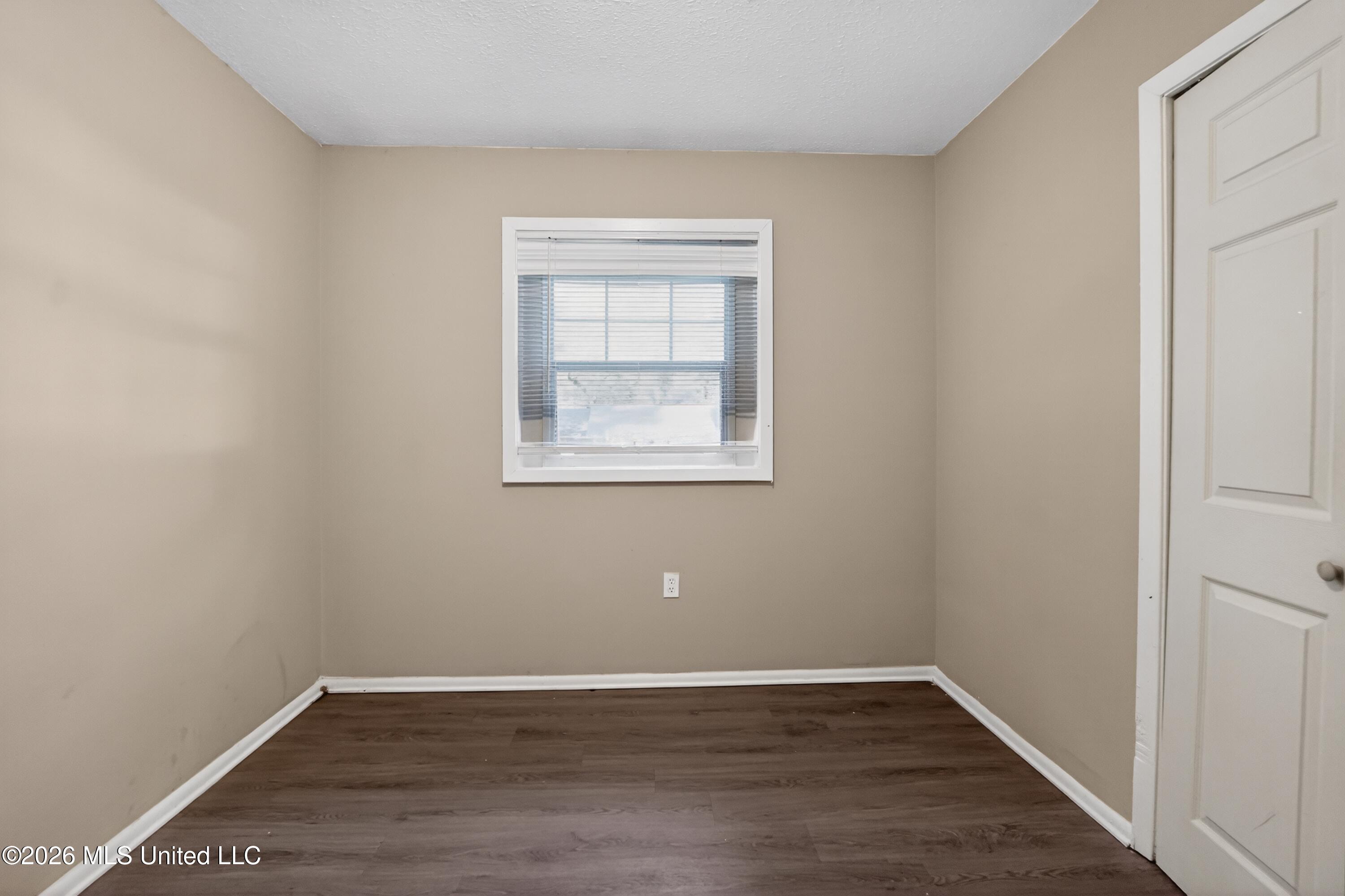 620 Queen Circle Property Photo 8