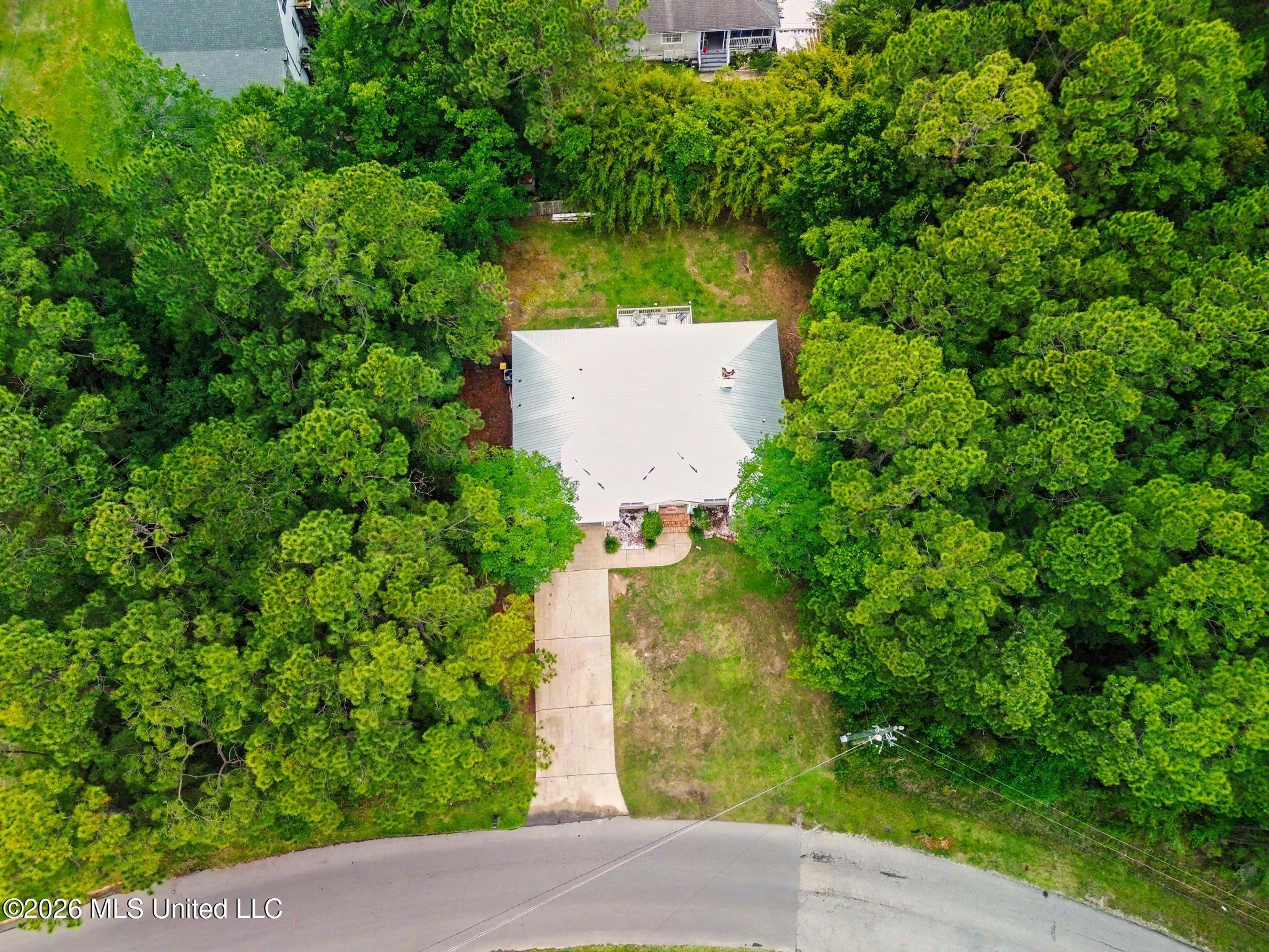 515 Royal Oak Drive Property Photo 2