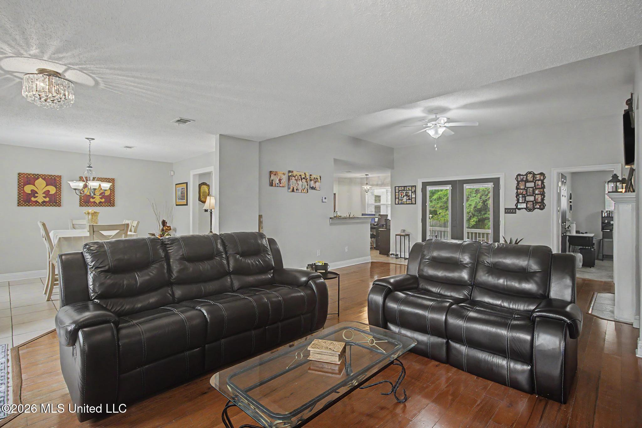 515 Royal Oak Drive Property Photo 5
