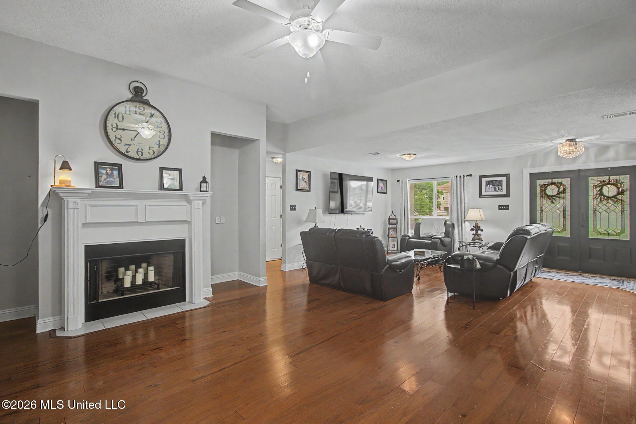 515 Royal Oak Drive Property Photo 6