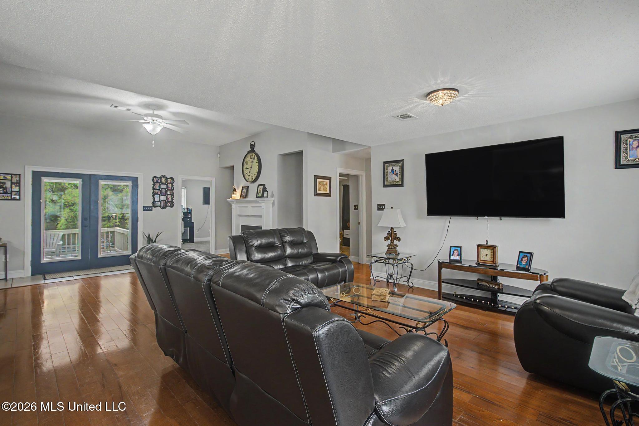 515 Royal Oak Drive Property Photo 7