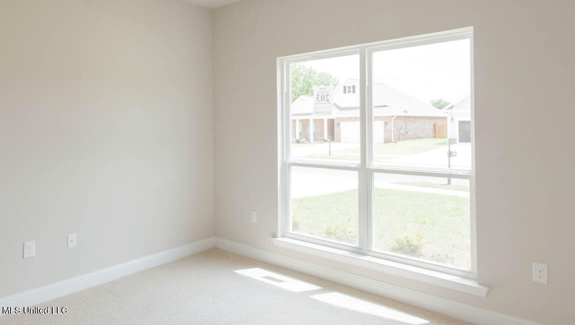 18437 Spring Hill Drive Property Photo 3