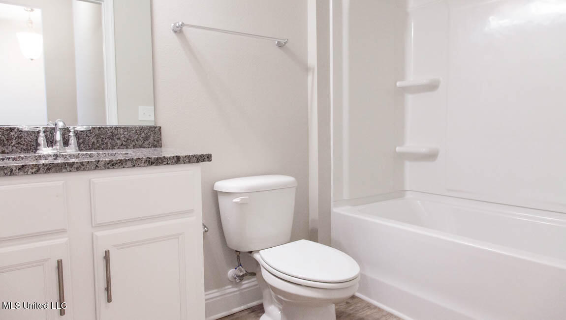 18437 Spring Hill Drive Property Photo 6