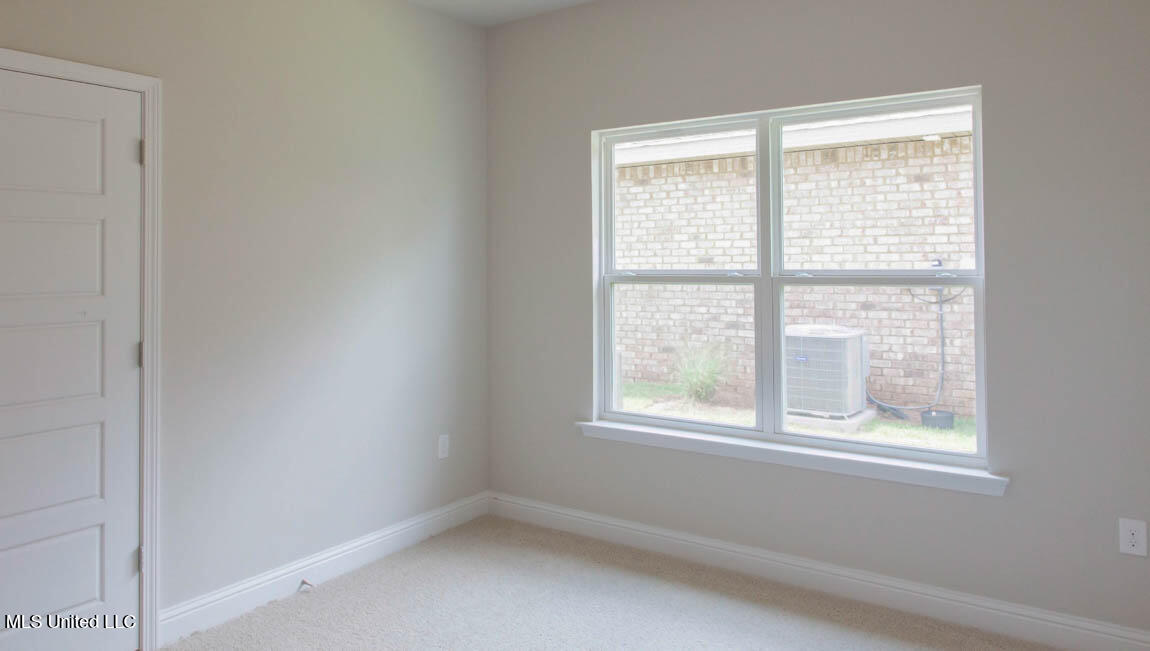 18437 Spring Hill Drive Property Photo 7