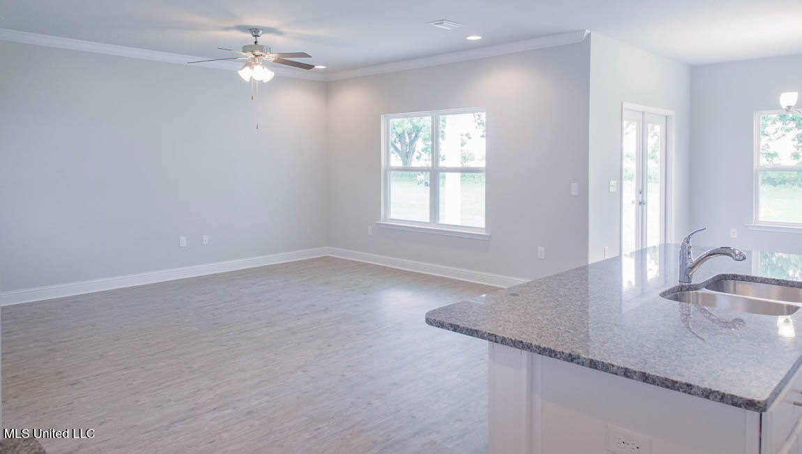 18437 Spring Hill Drive Property Photo 13