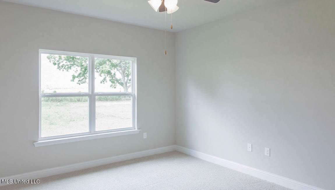 18437 Spring Hill Drive Property Photo 16