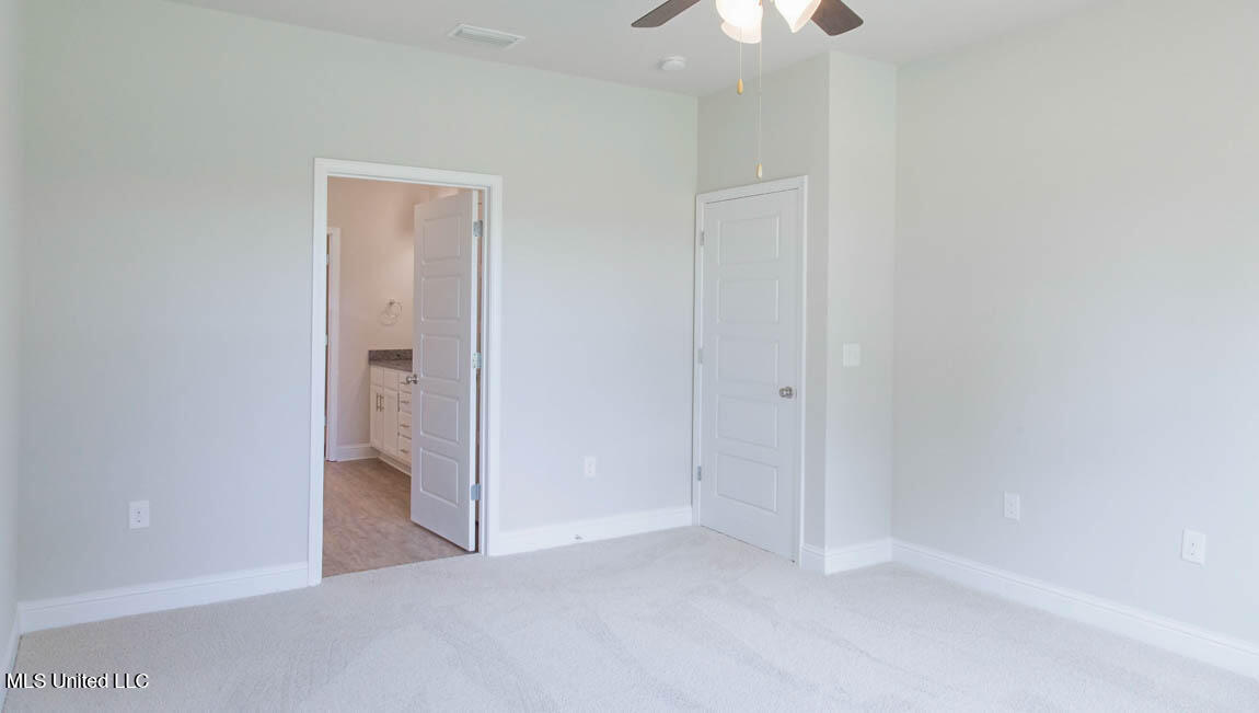 18437 Spring Hill Drive Property Photo 17