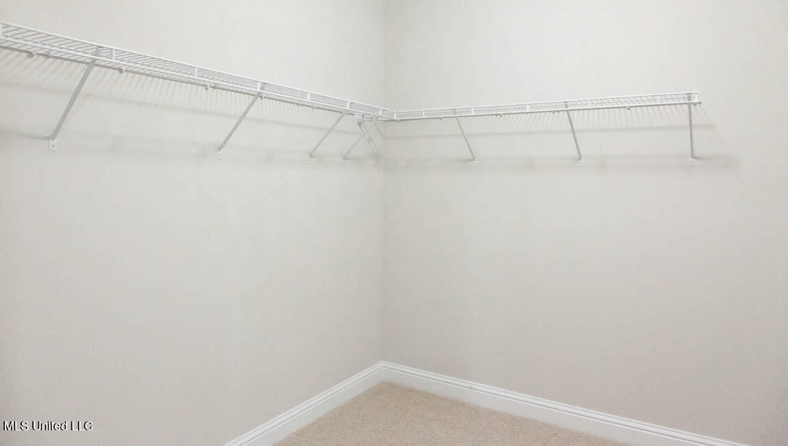 18437 Spring Hill Drive Property Photo 21