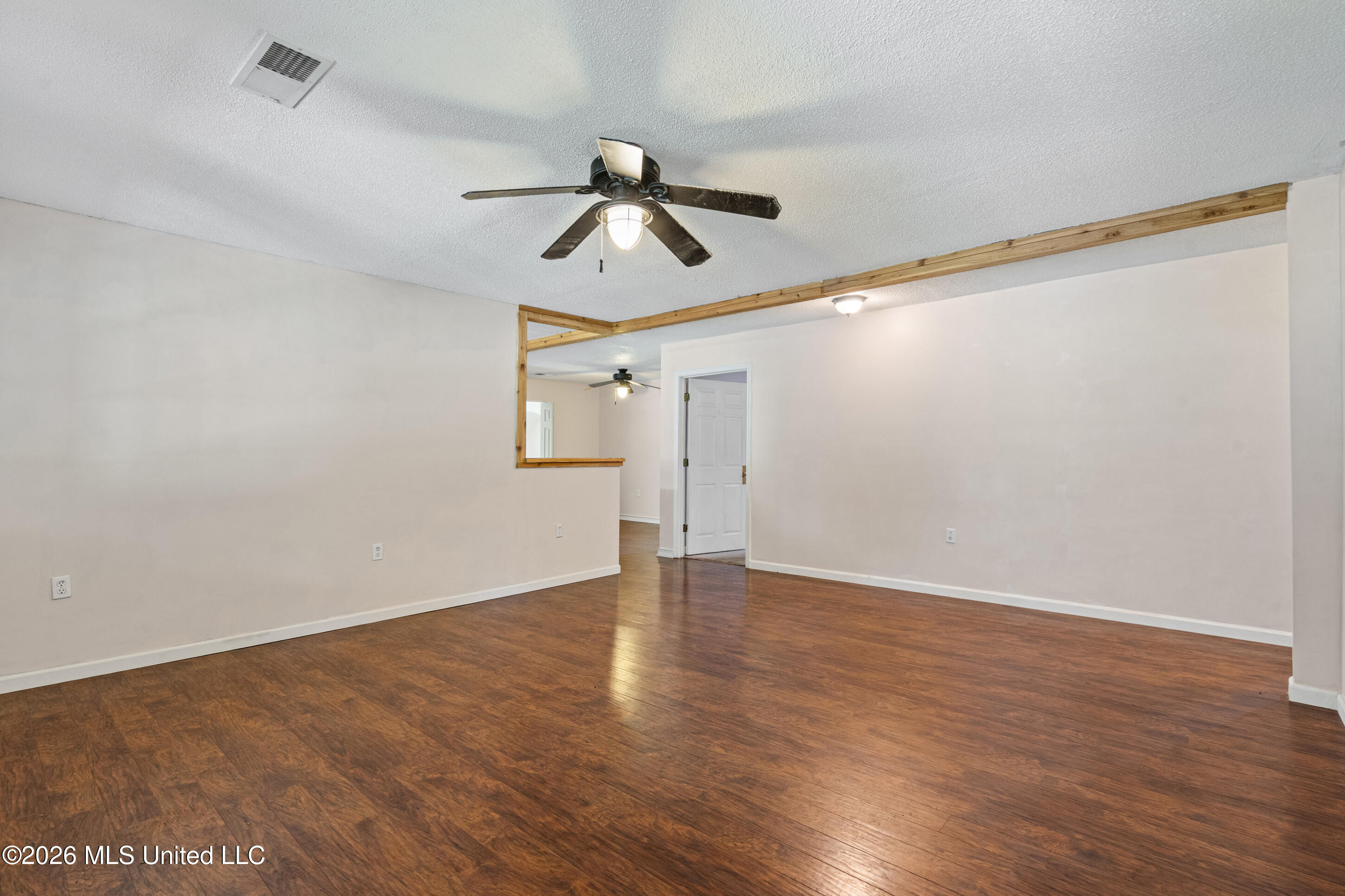280 Thunderbird Drive Property Photo 6
