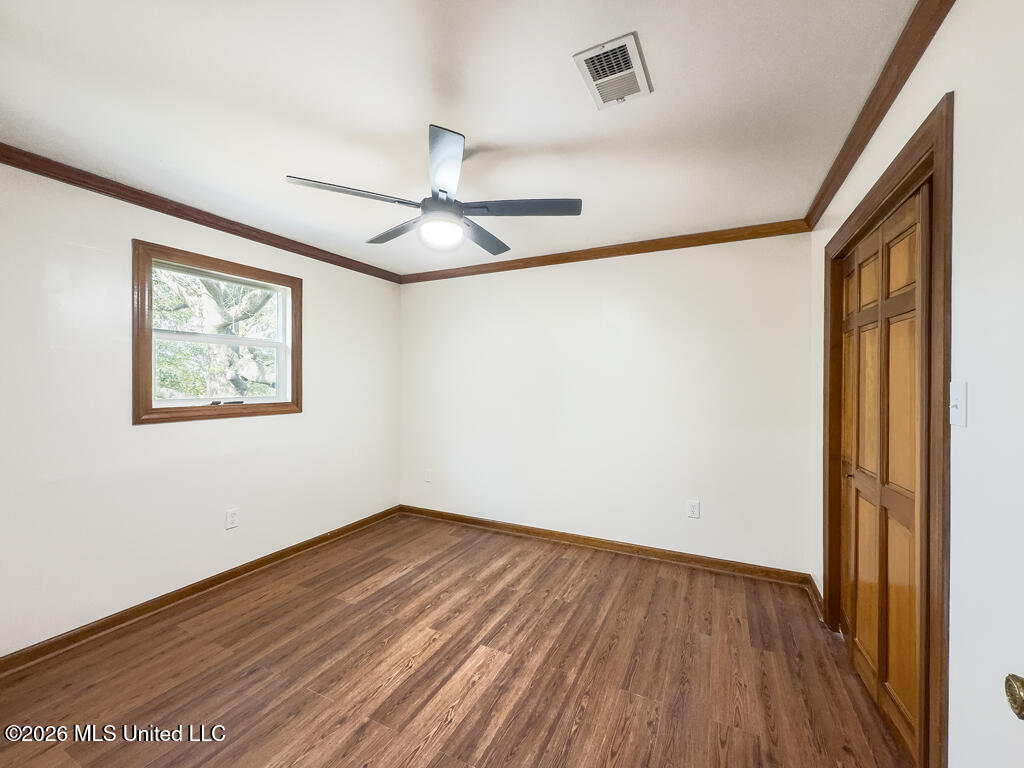 2411 Burke Street Property Photo 35
