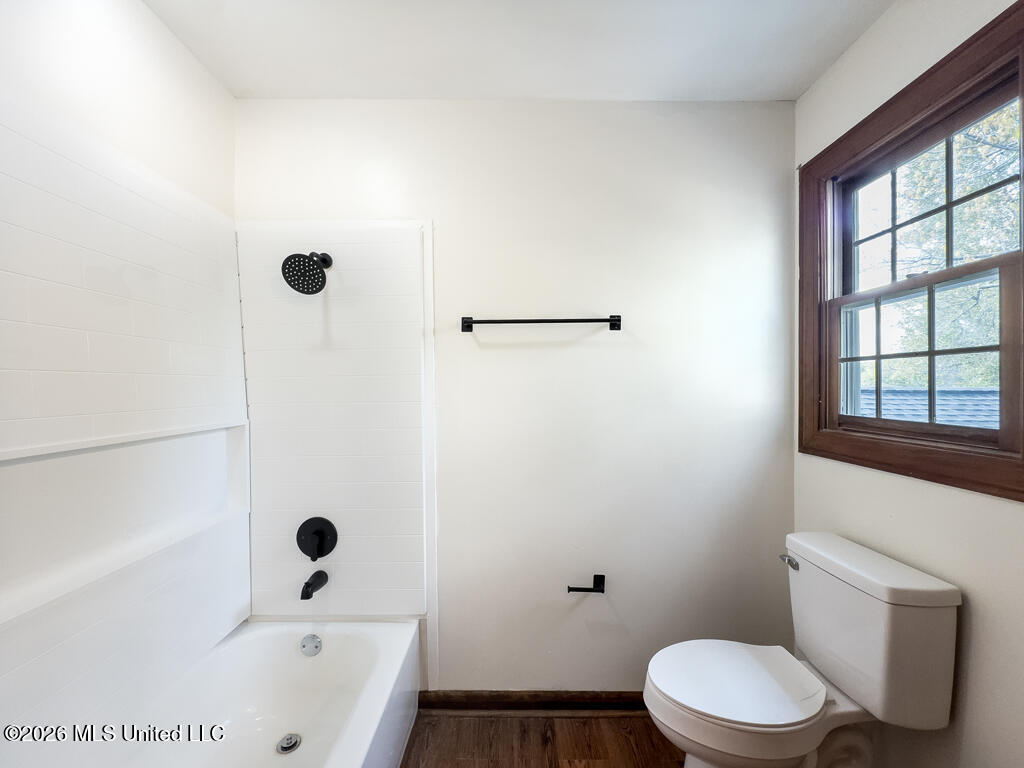 2411 Burke Street Property Photo 37