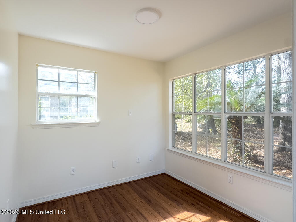 2411 Burke Street Property Photo 38
