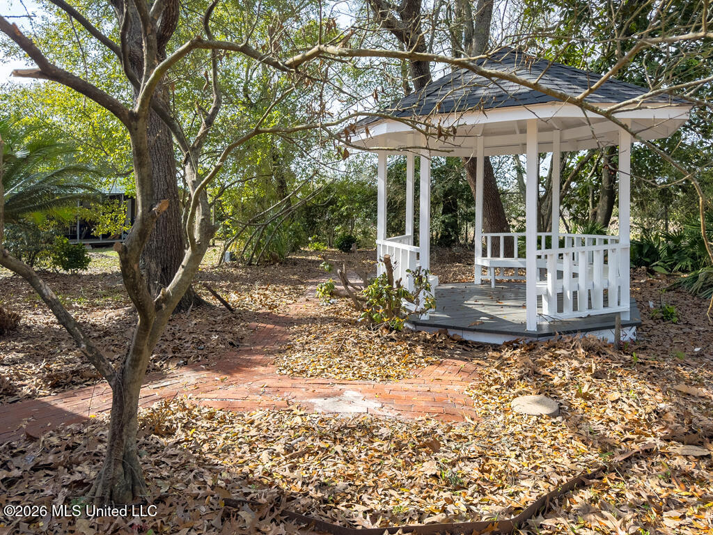 2411 Burke Street Property Photo 45