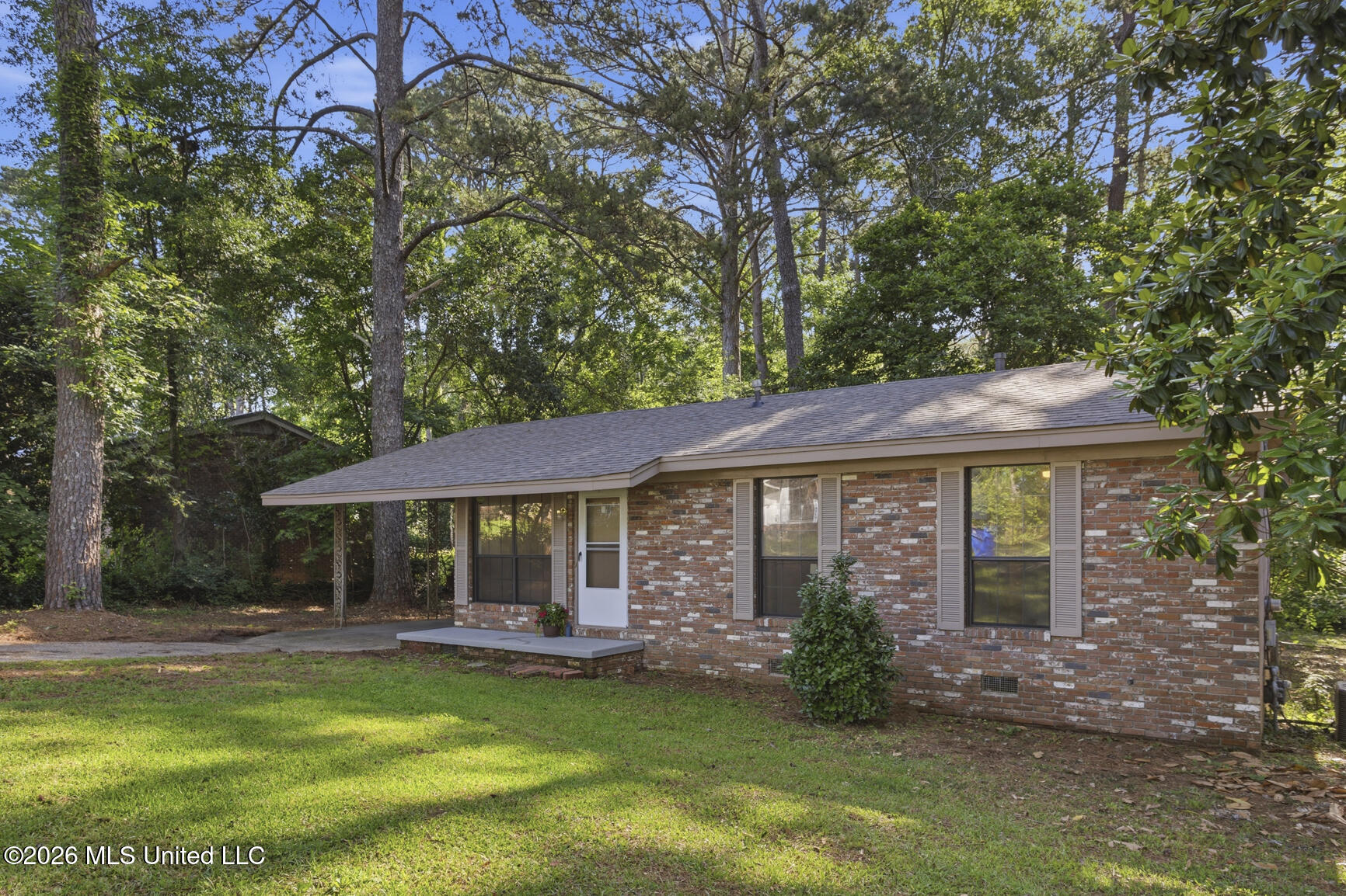 815 Mamie Drive Property Photo 1