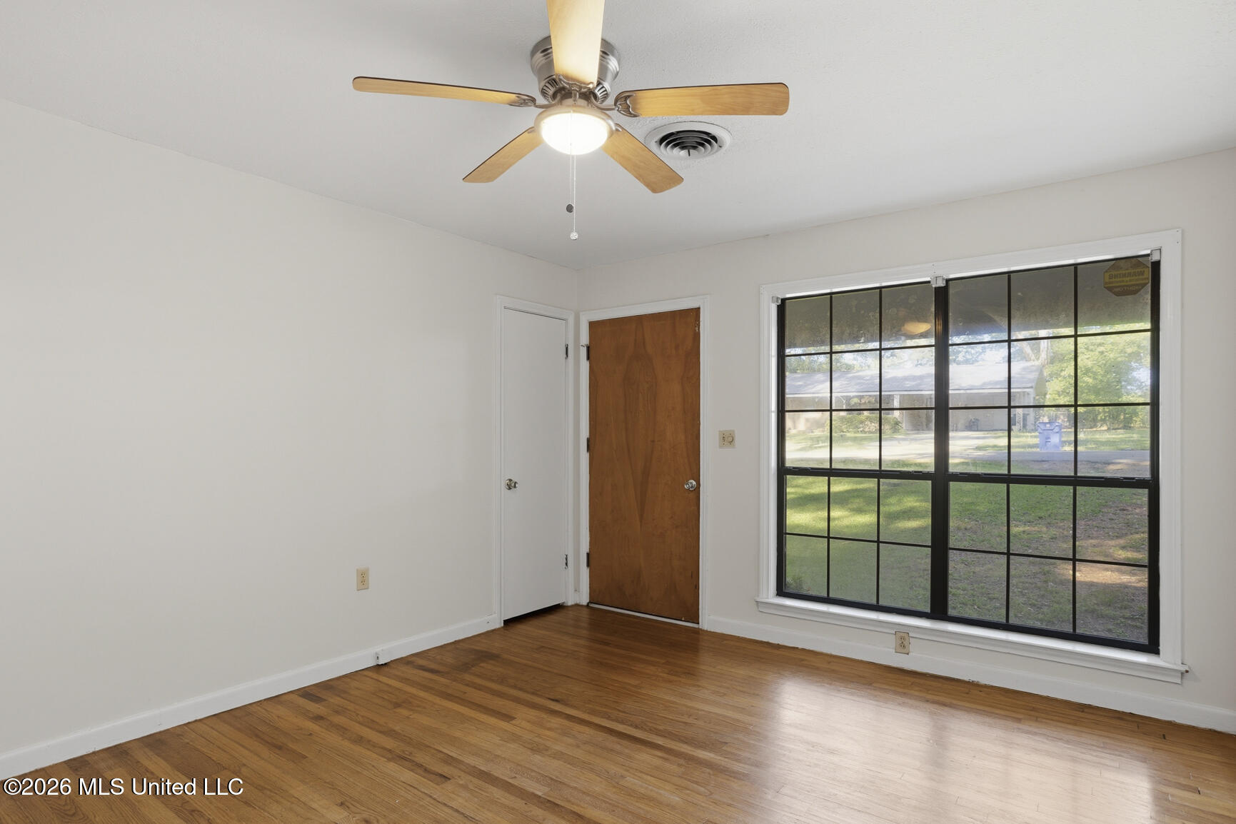 815 Mamie Drive Property Photo 5