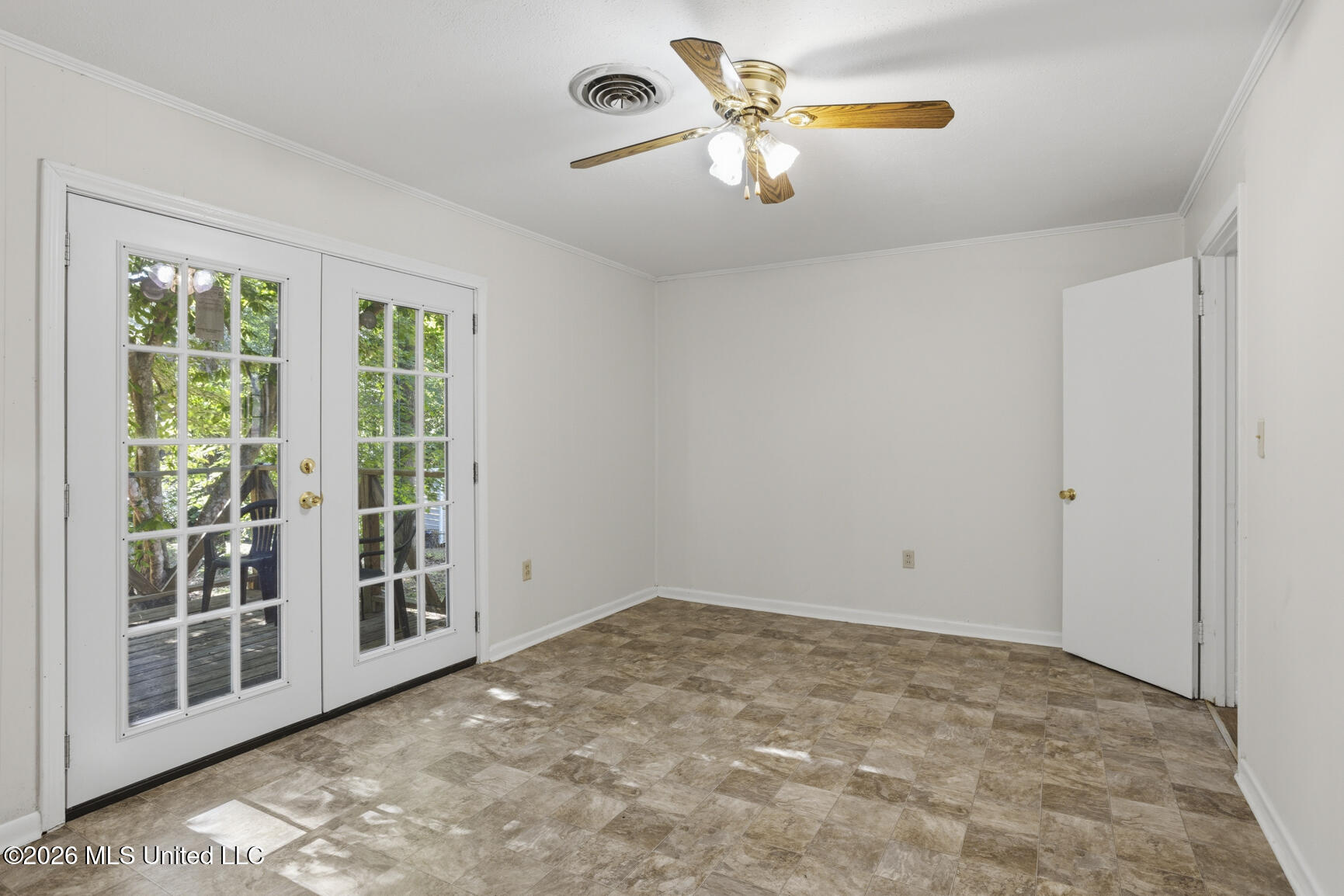 815 Mamie Drive Property Photo 9