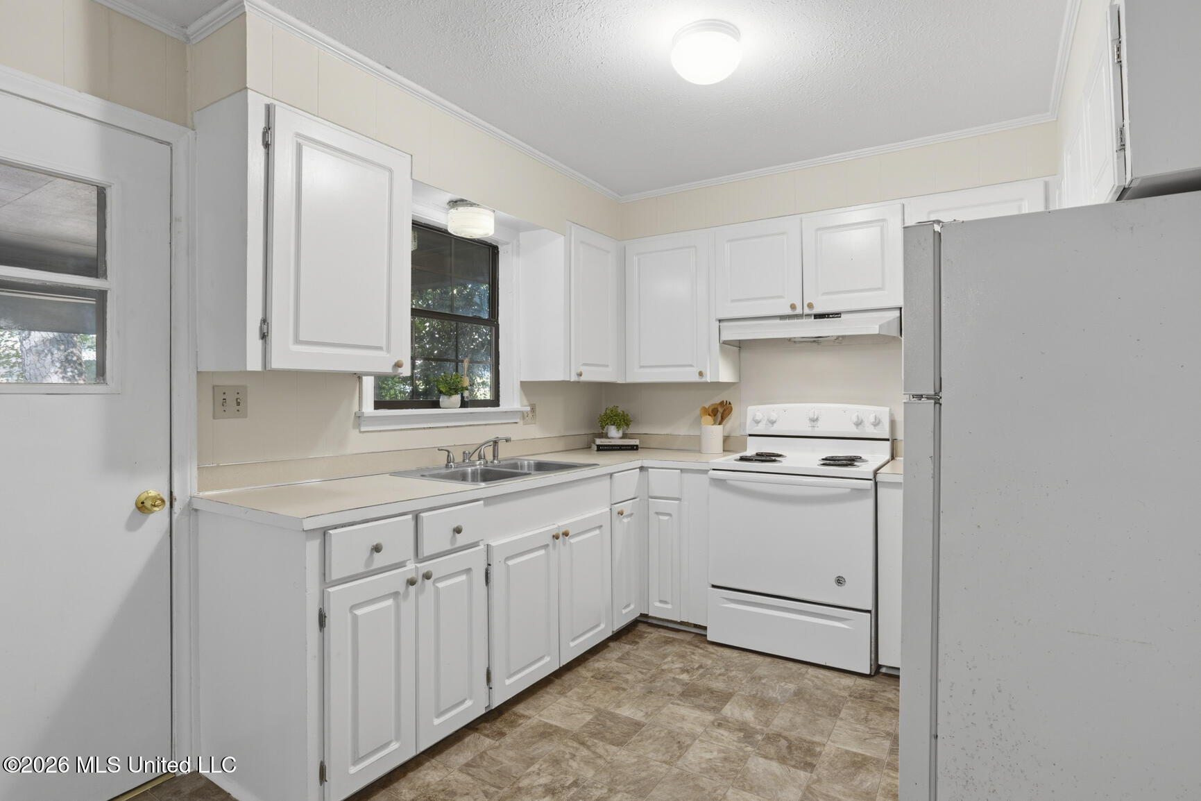 815 Mamie Drive Property Photo 11