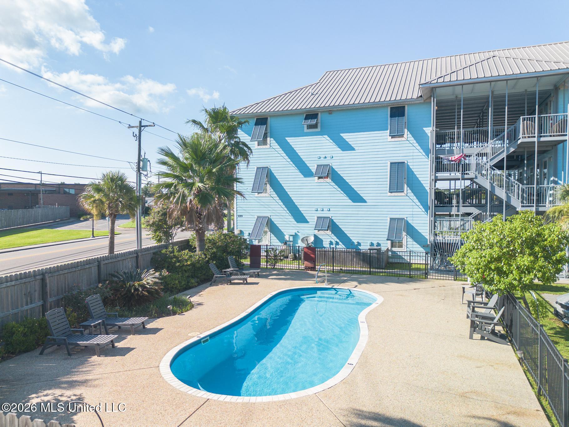699 Dunbar Avenue Property Photo 3