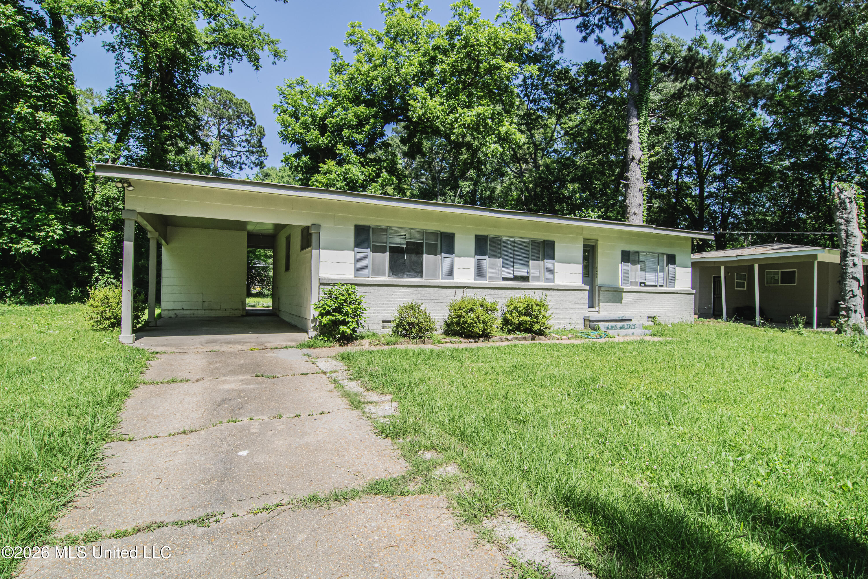 4256 Oaklawn Drive Property Photo 3