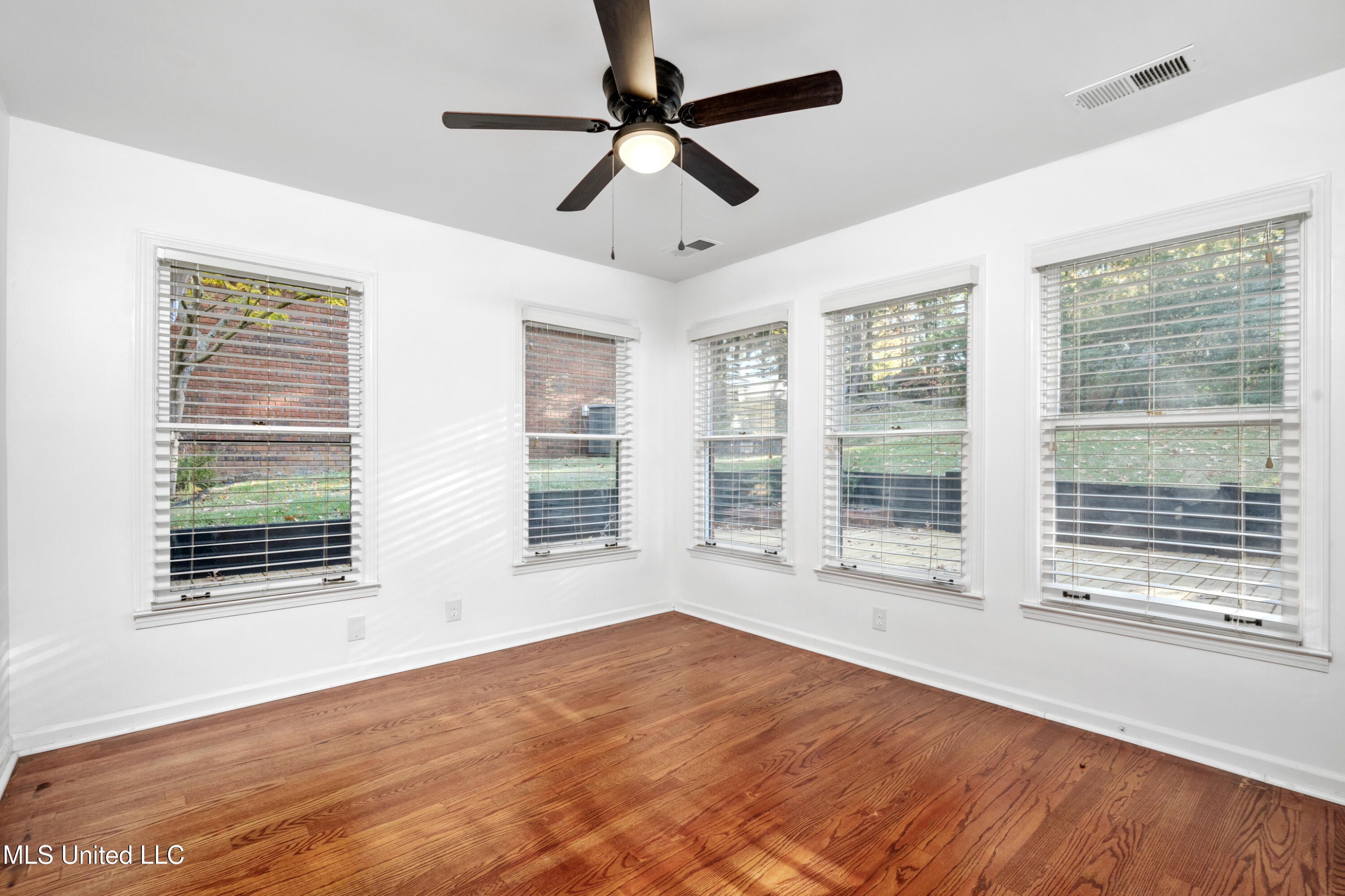 8675 Cedar Farms Drive Property Photo 6
