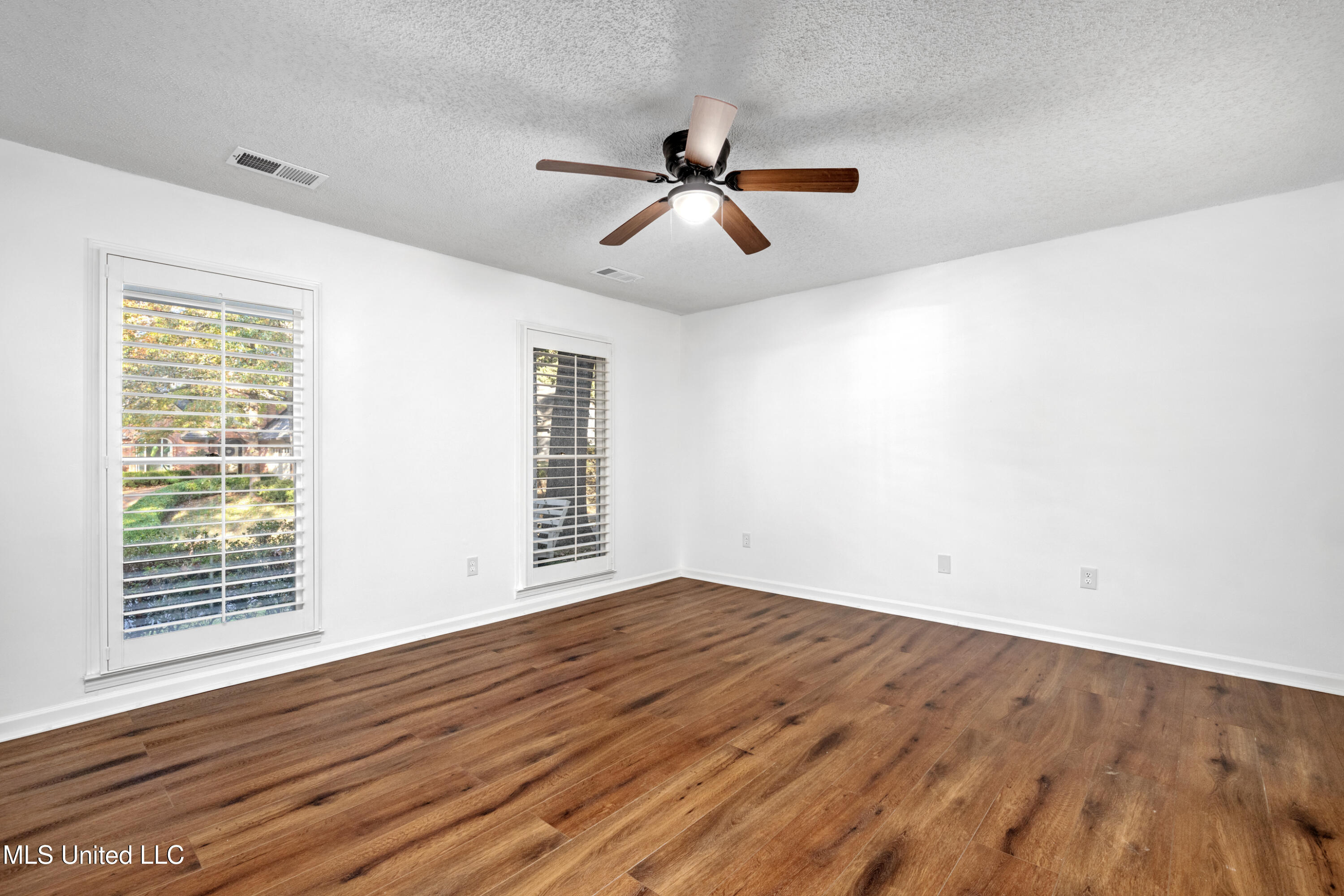 8675 Cedar Farms Drive Property Photo 7