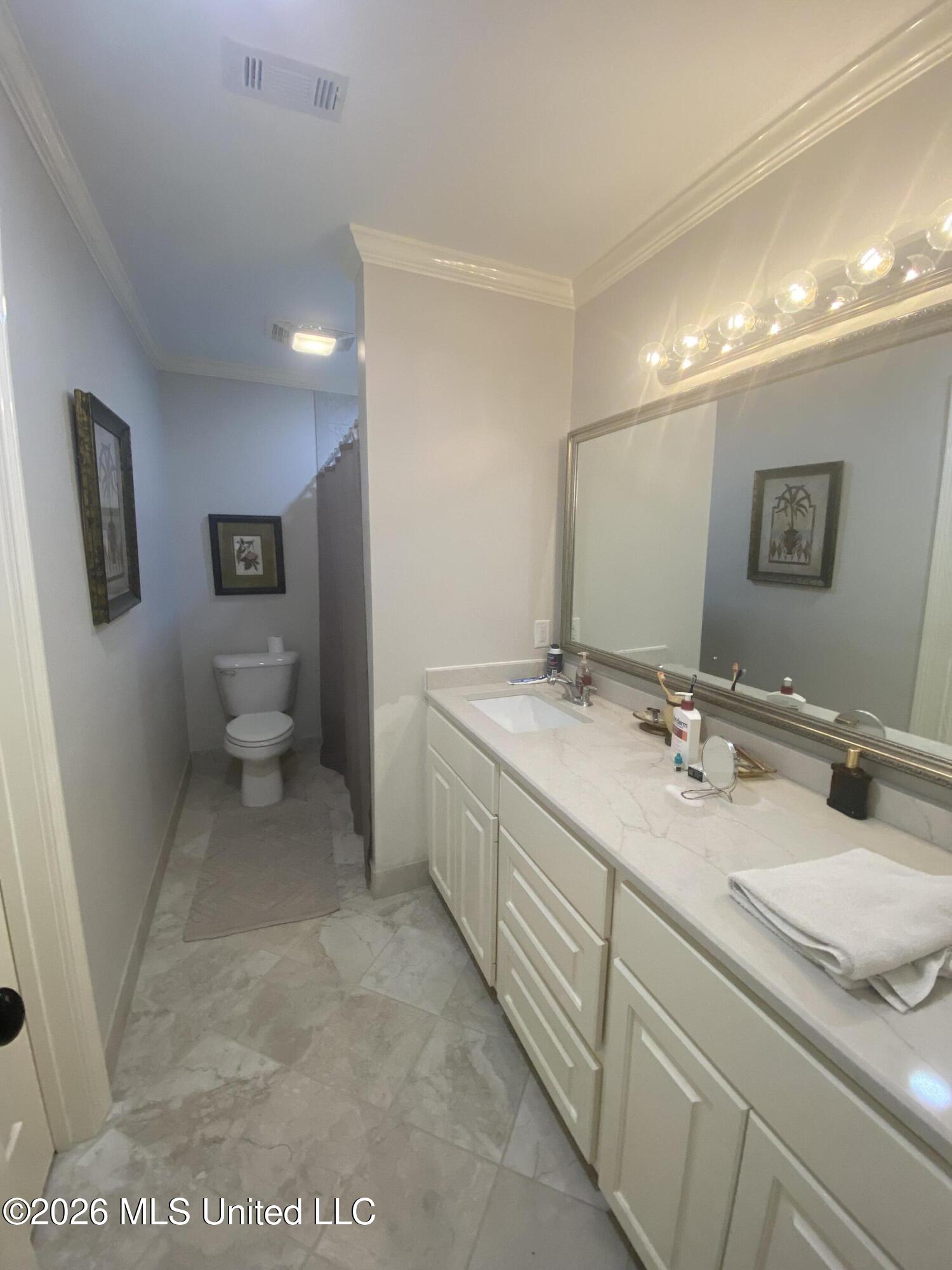 2044 Viking Street Property Photo 40