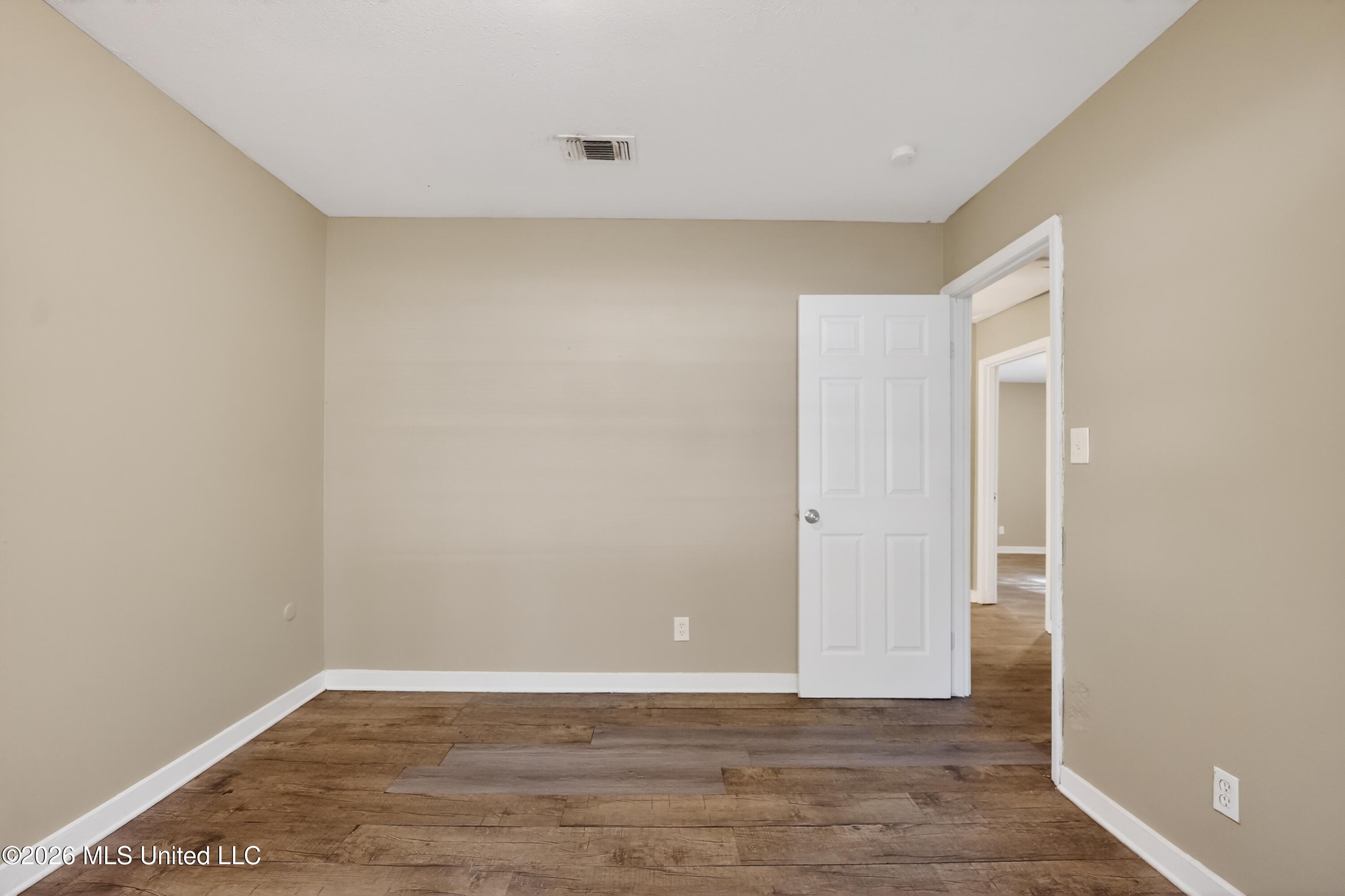 1940 Ventura Drive Property Photo 6