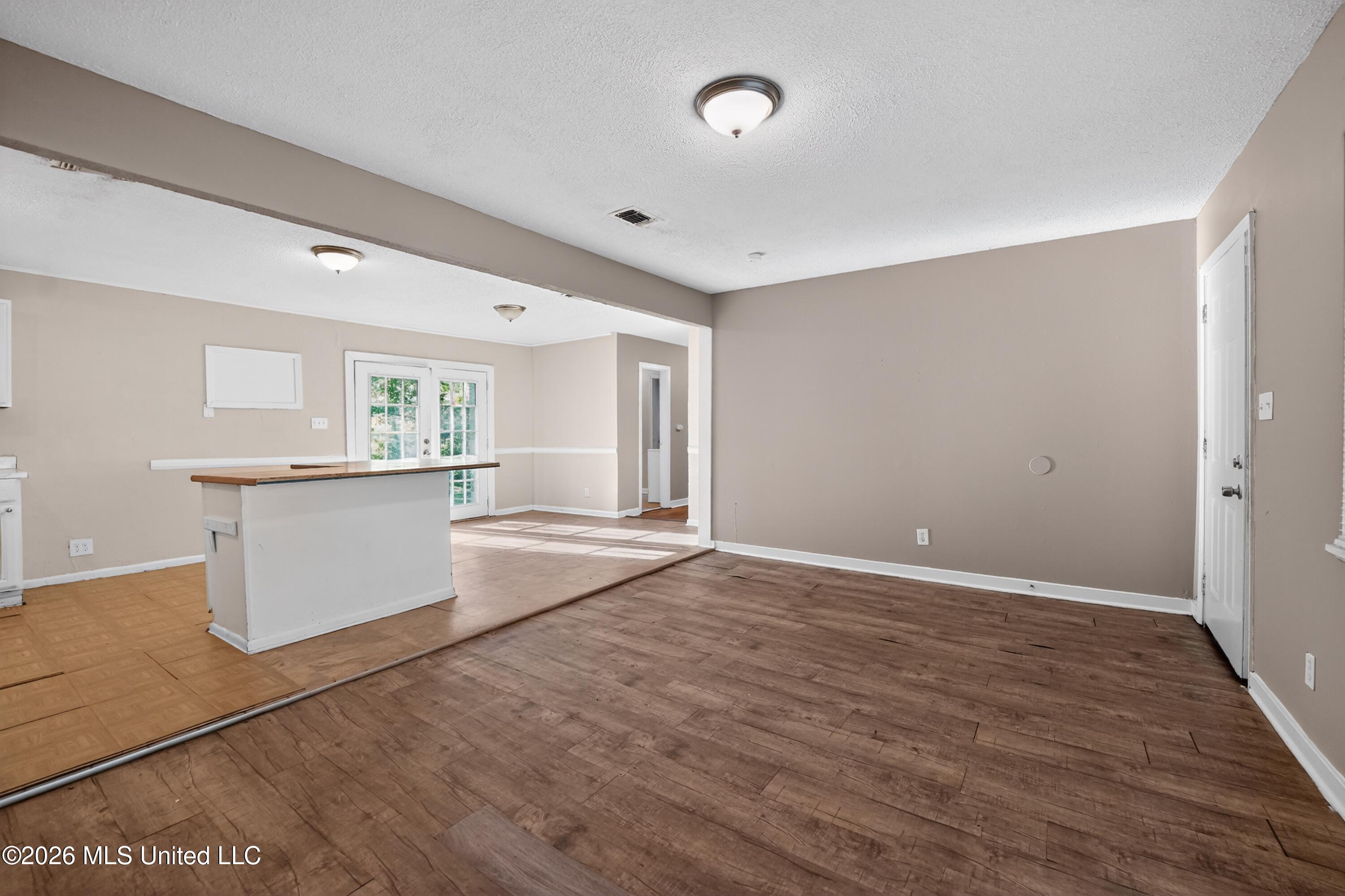 1940 Ventura Drive Property Photo 7