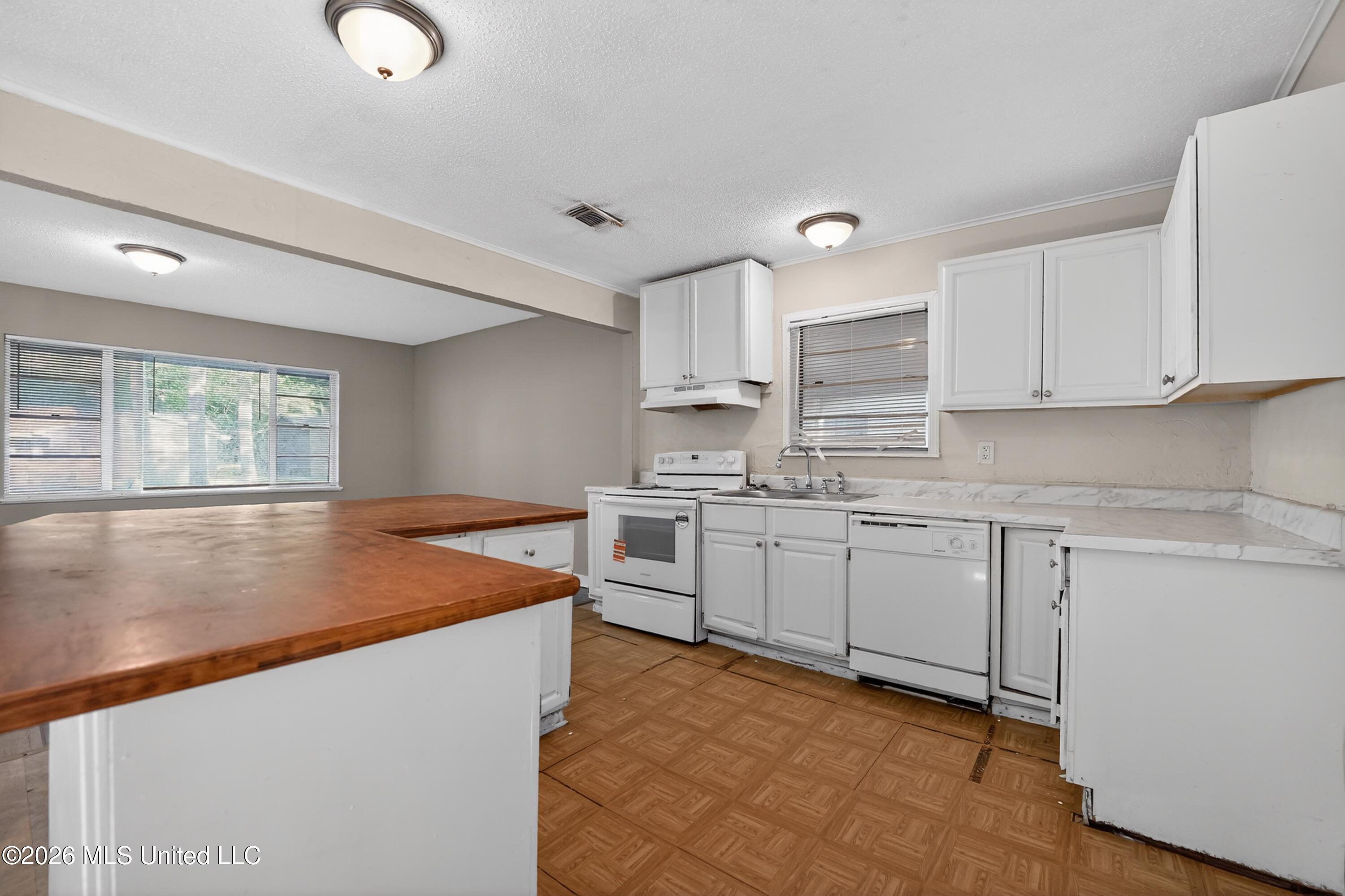 1940 Ventura Drive Property Photo 8