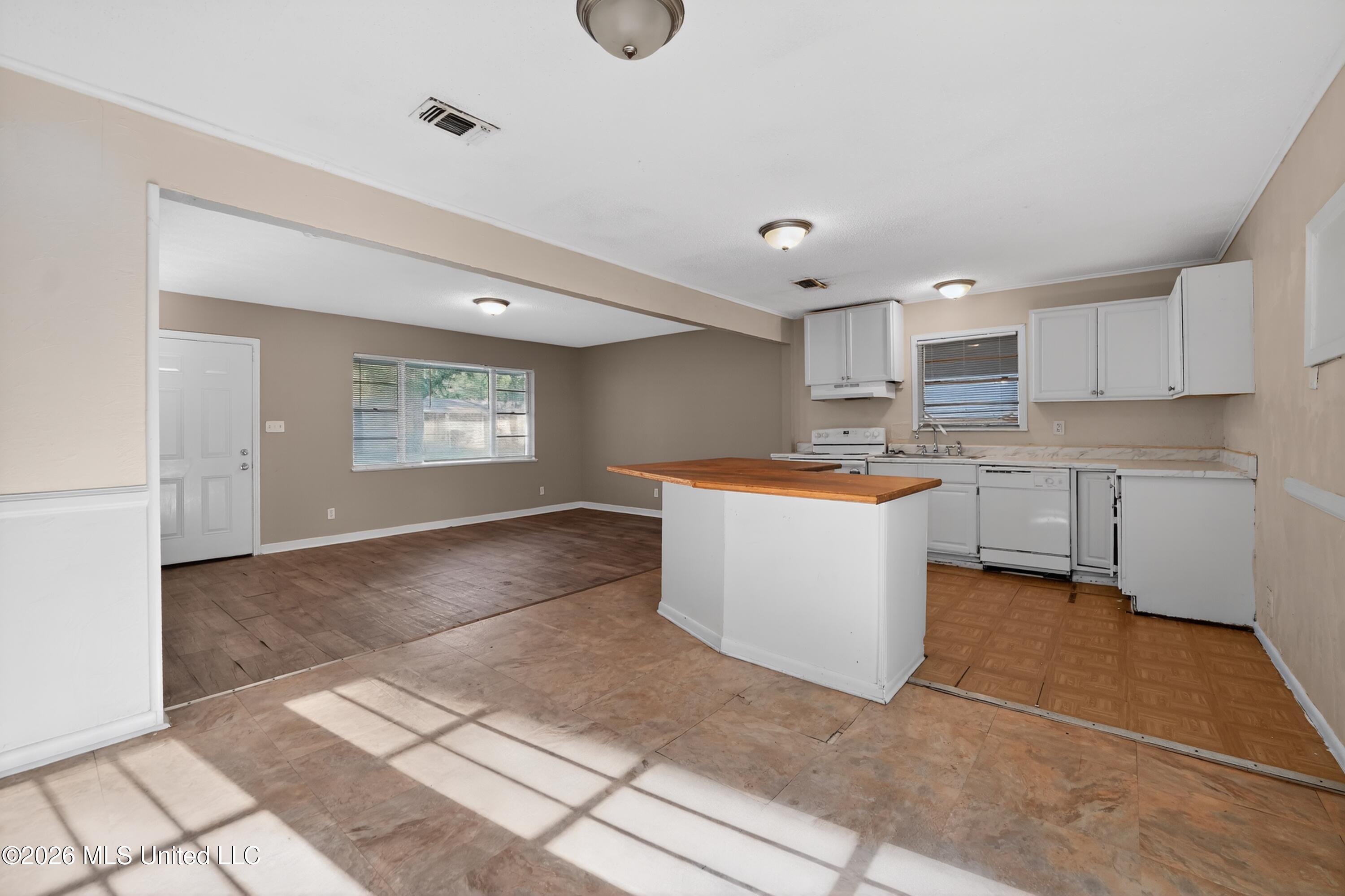1940 Ventura Drive Property Photo 10