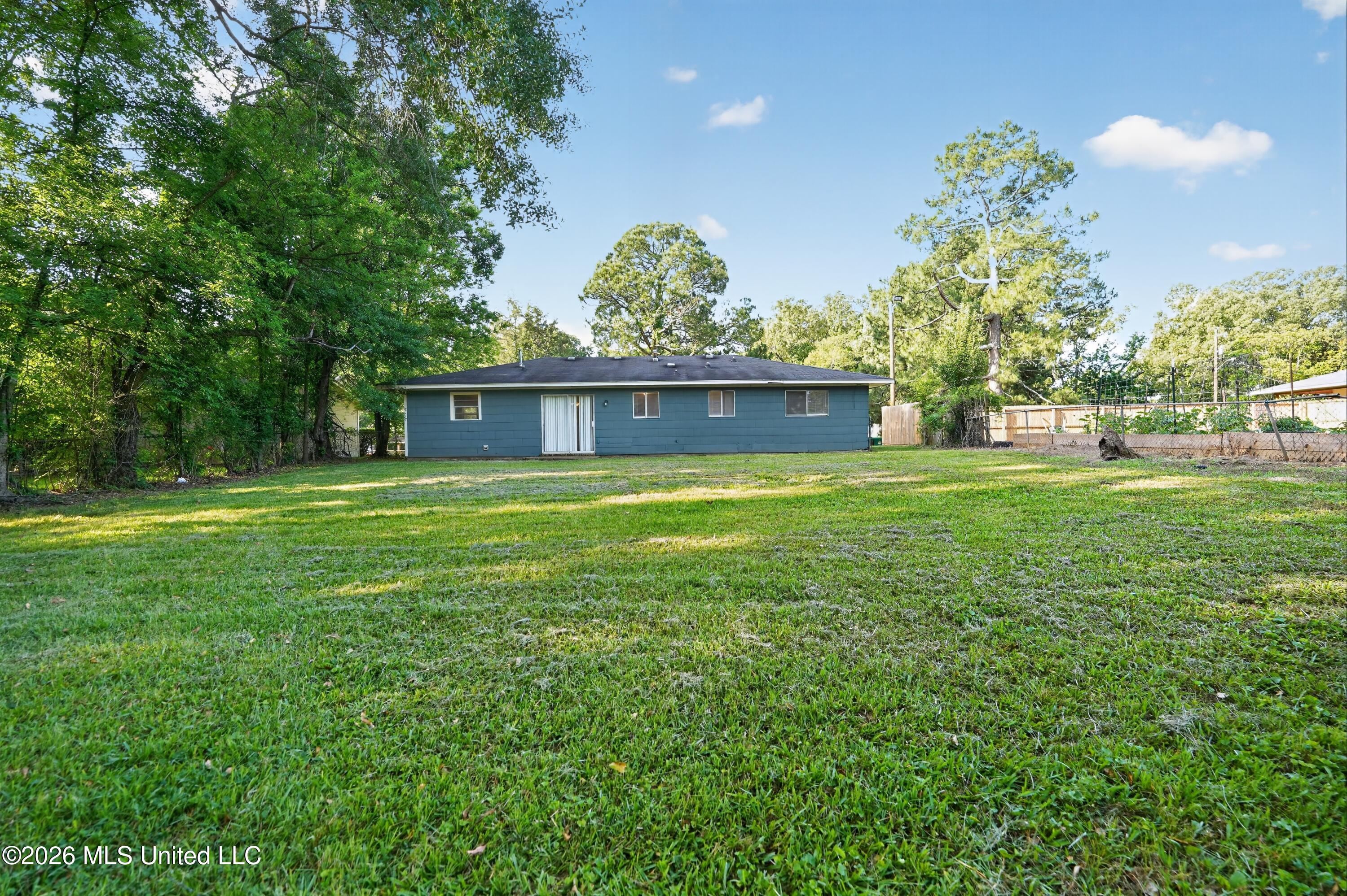 150 Hayes Drive Property Photo 5