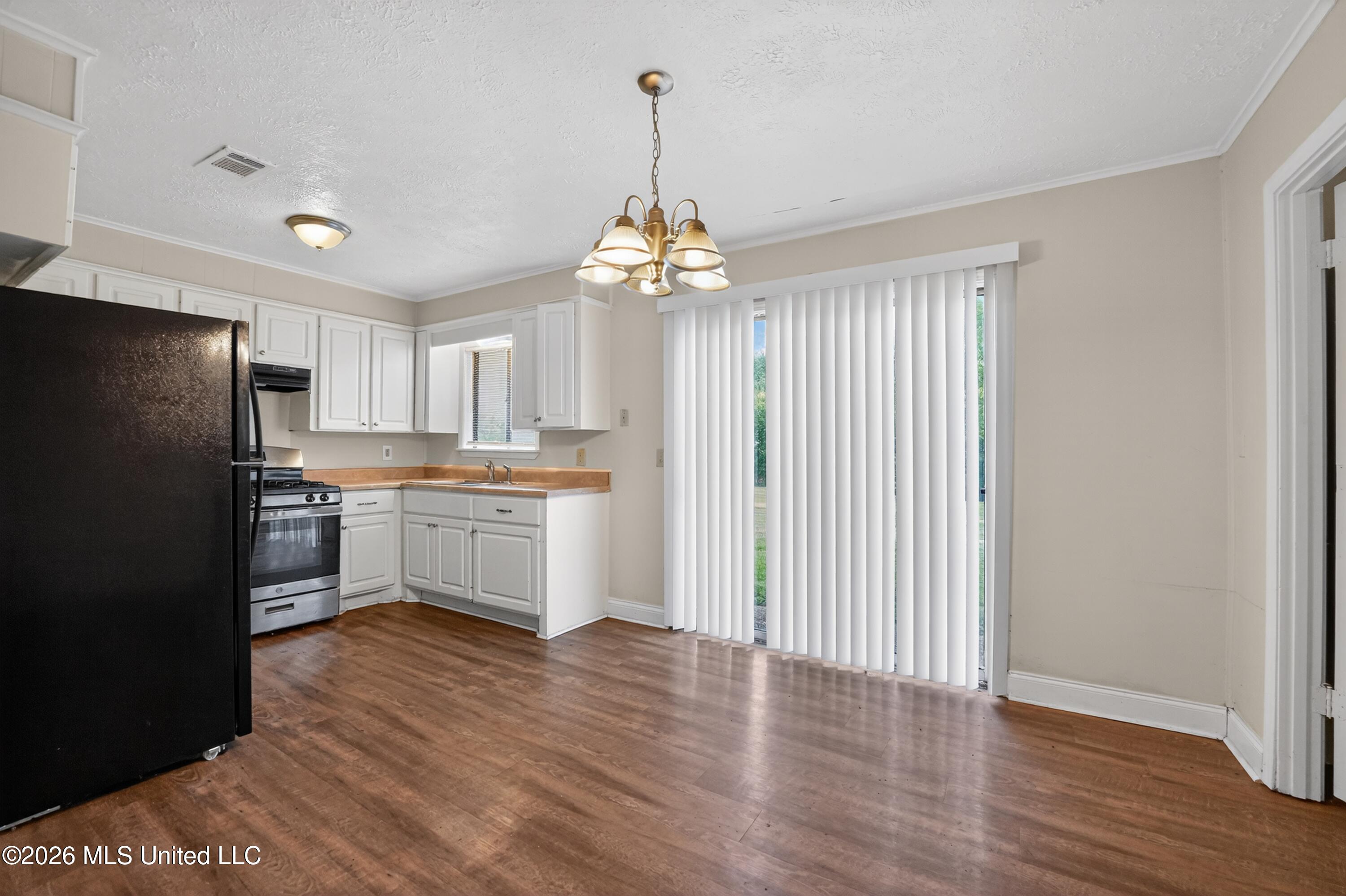 150 Hayes Drive Property Photo 24
