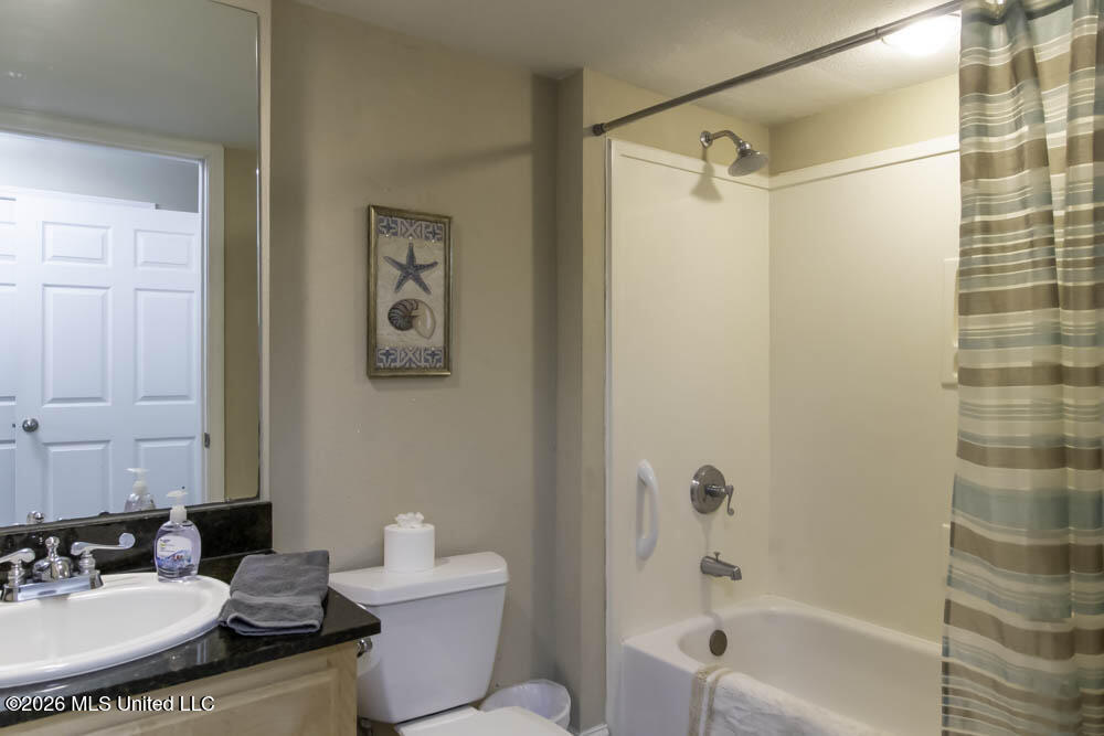 2046 Beach Boulevard Property Photo 7