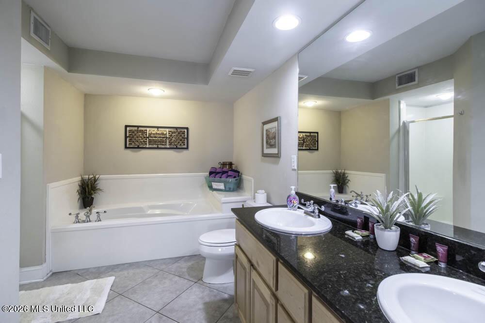 2046 Beach Boulevard Property Photo 8