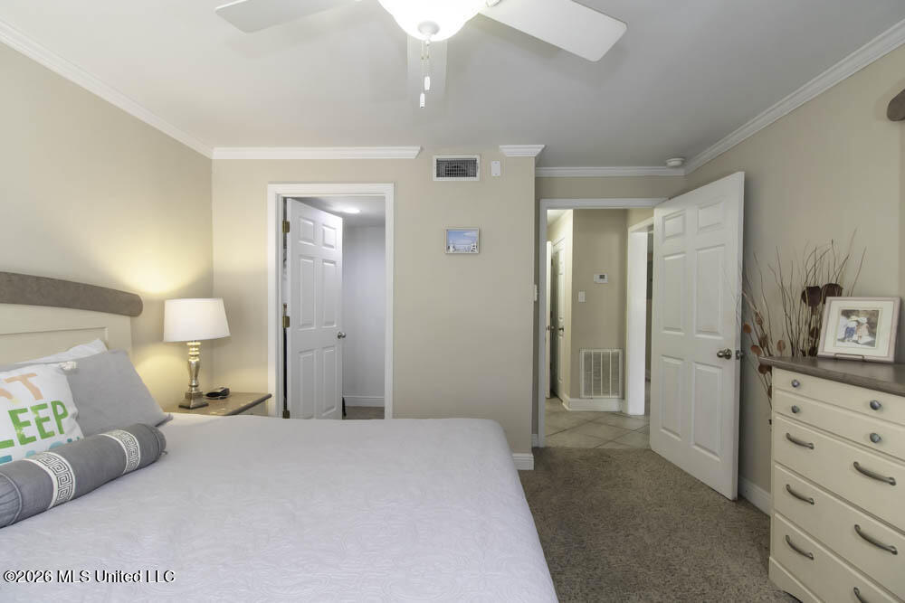 2046 Beach Boulevard Property Photo 12
