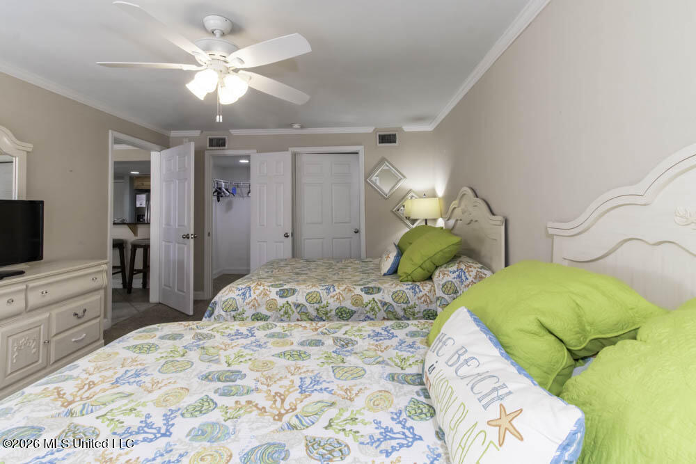 2046 Beach Boulevard Property Photo 14