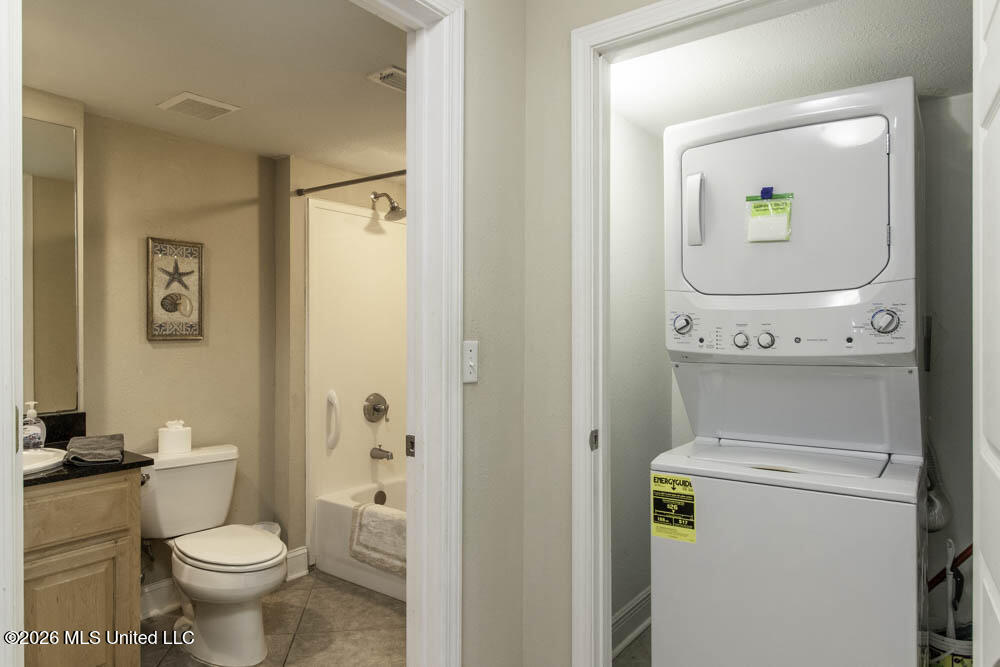 2046 Beach Boulevard Property Photo 22