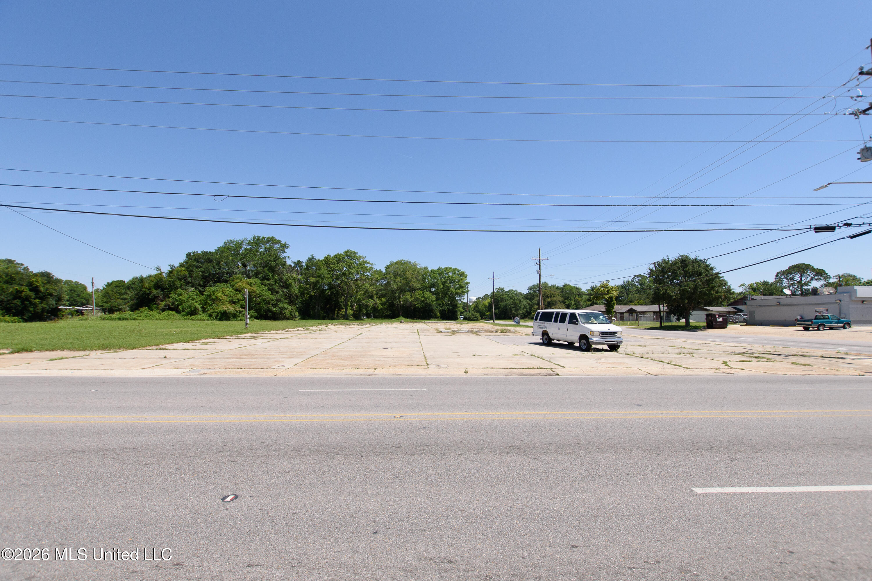 2003 E Chicot Street Property Photo 1