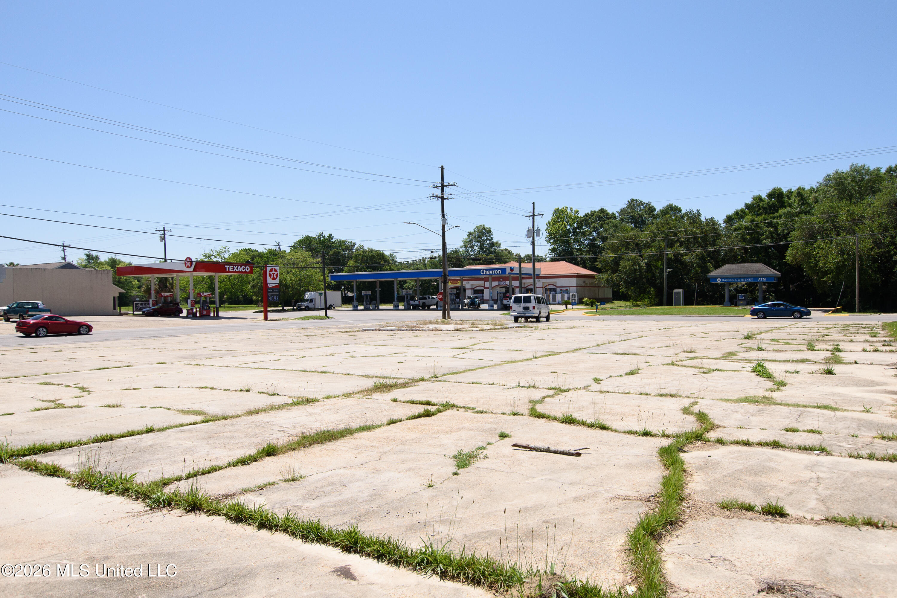 2003 E Chicot Street Property Photo 6
