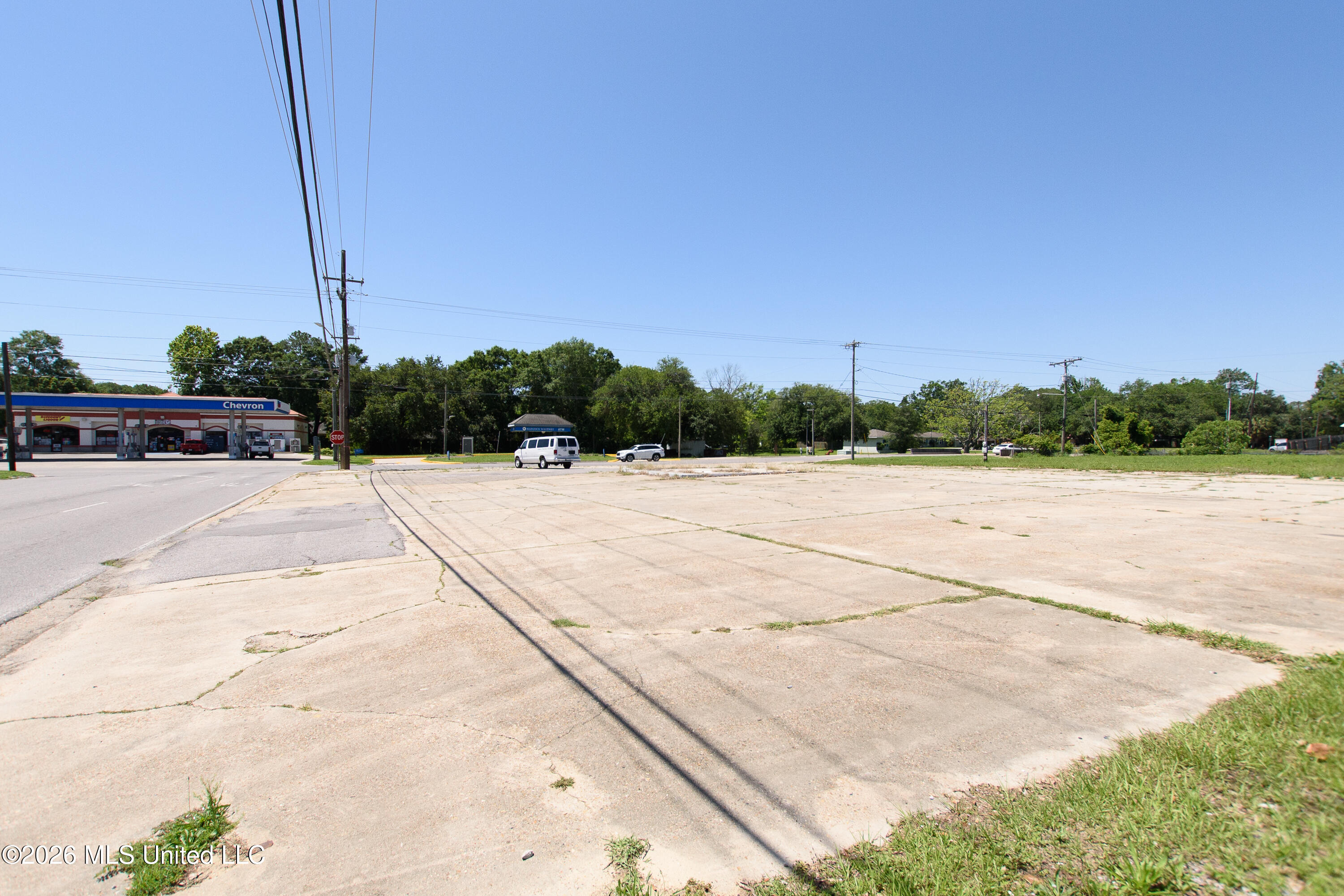2003 E Chicot Street Property Photo 7