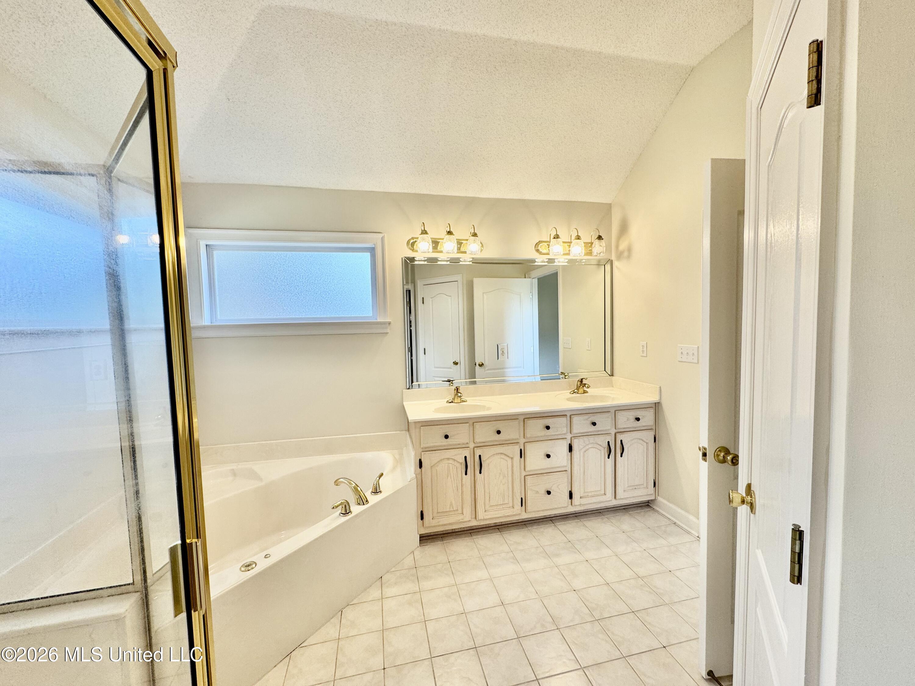 4600 Chalice Drive Property Photo 13